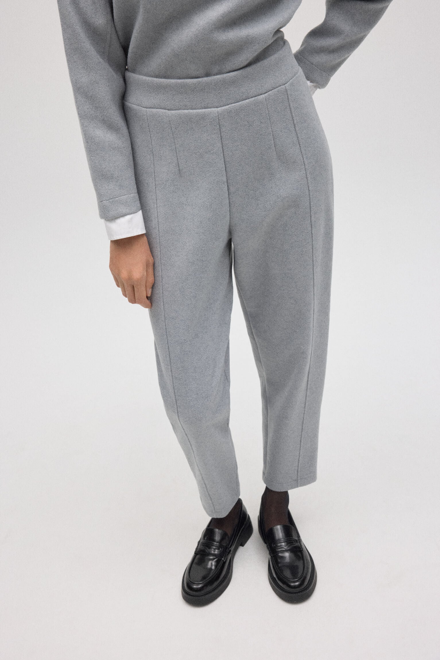 70665-3-pantalon-calido-slim-fit-con-estructura-gris