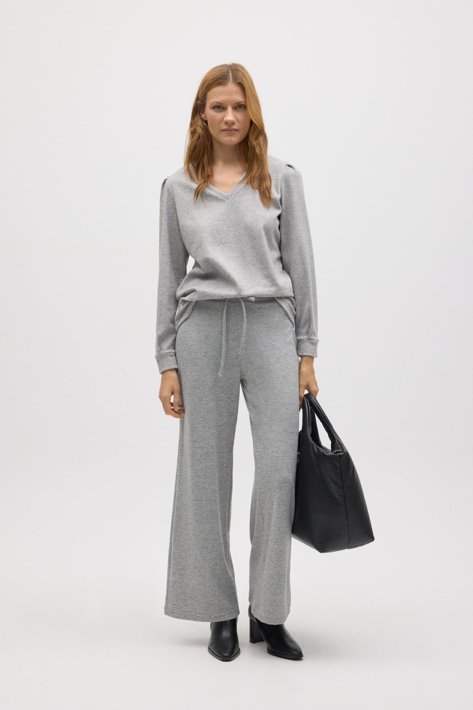 70671-1-jersey-extra-comodo-detalle-hombros-gris
