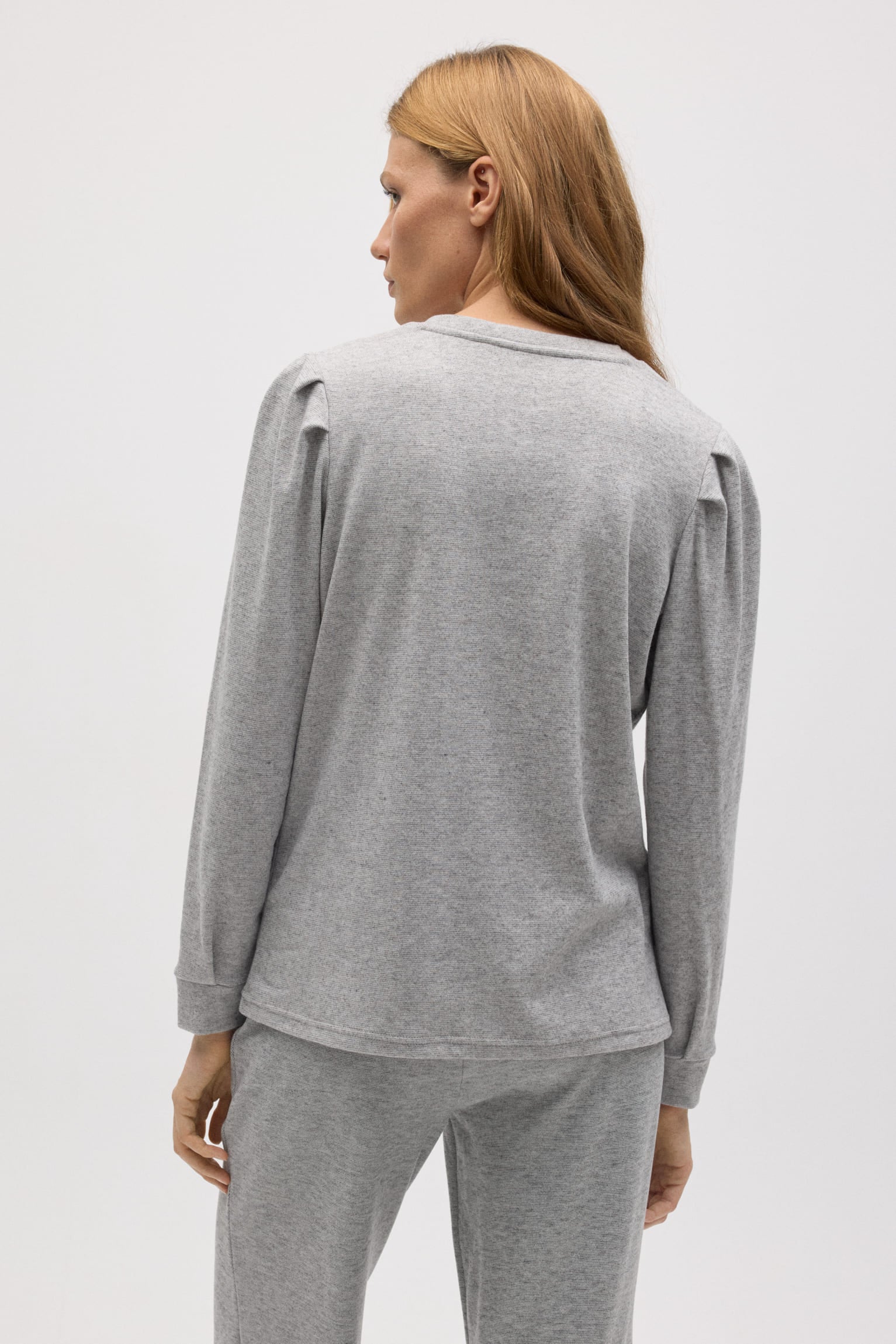70671-4-jersey-extra-comodo-detalle-hombros-gris