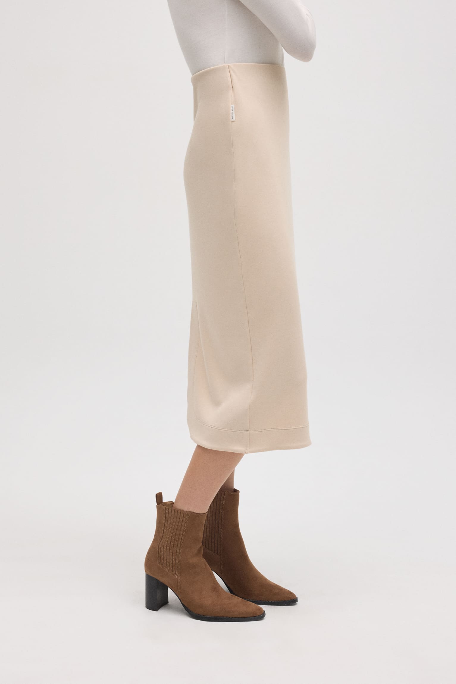 70677-4-falda-midi-fluida-marfil