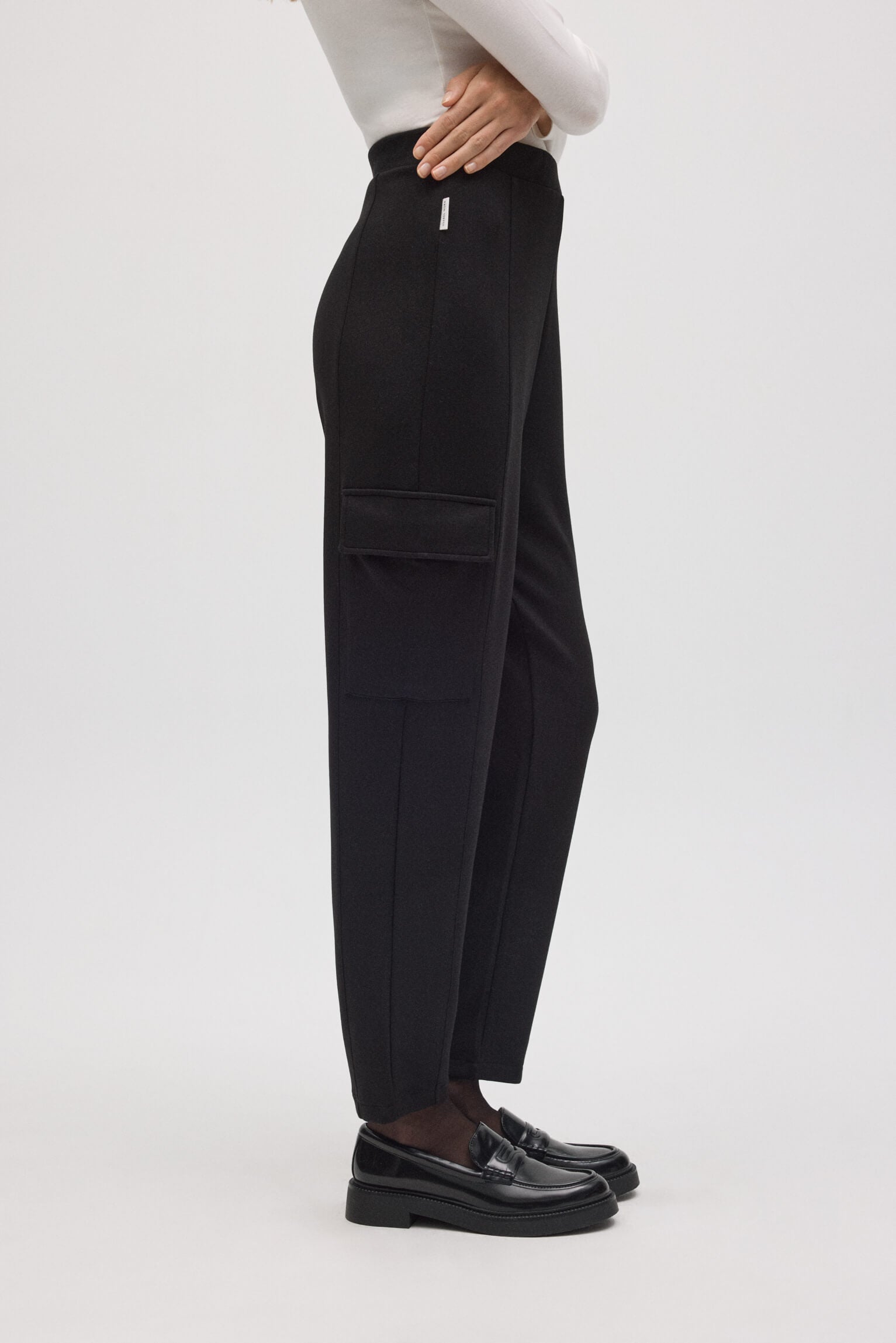 70678-3-pantalon-cargo-fluido-negro