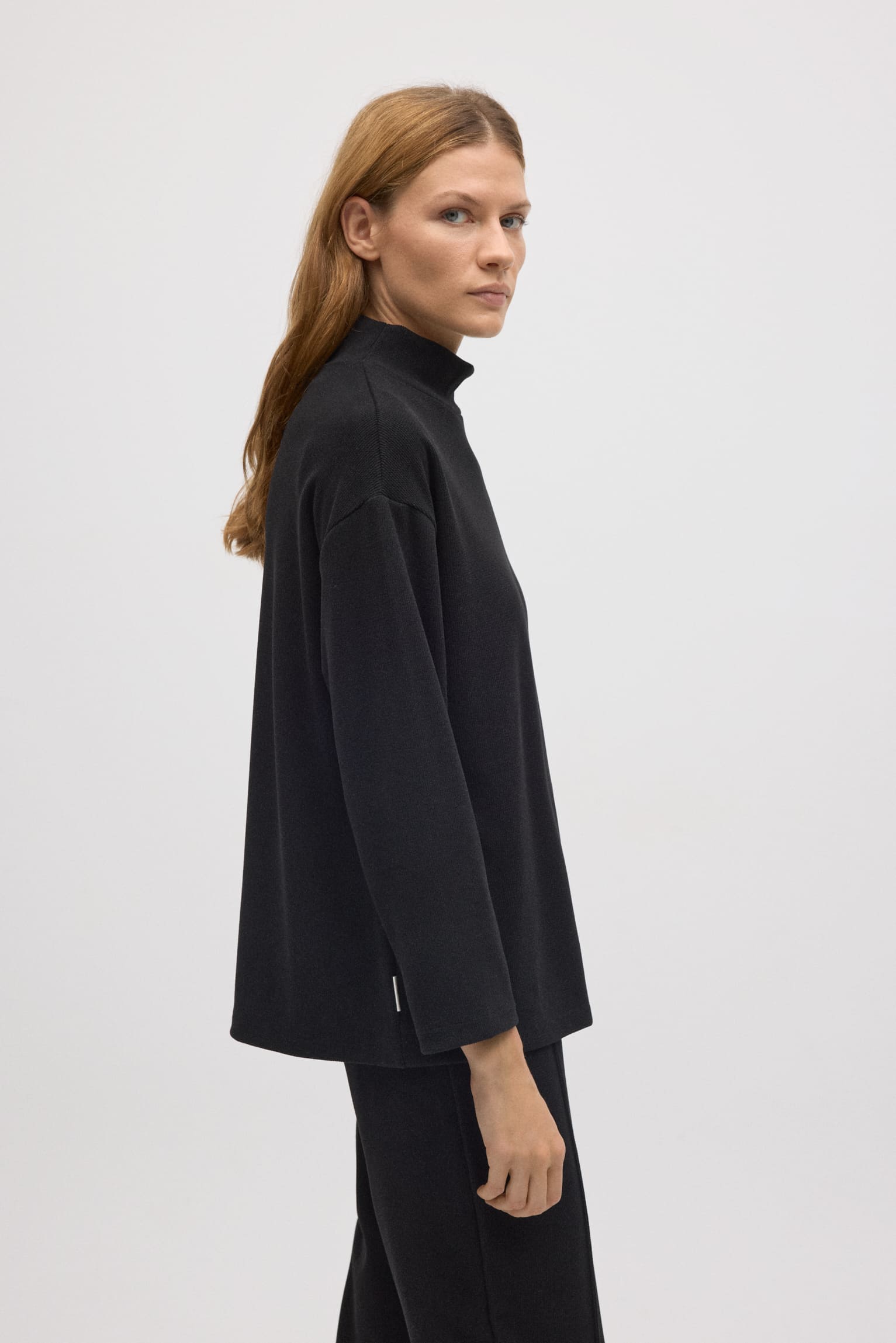 70682-4-jersey-cuello-perkins-efecto-pana-negro