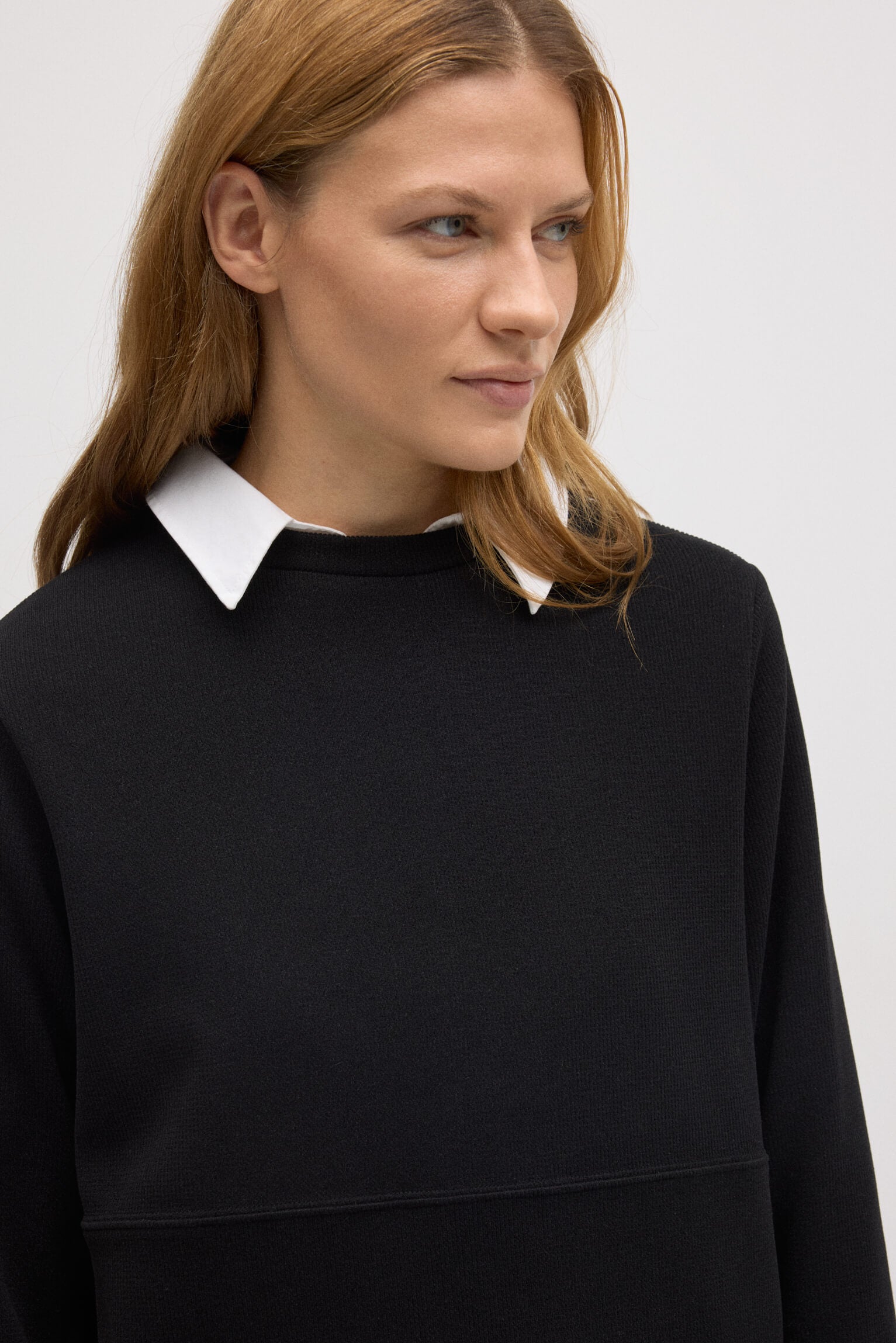 70683-6-jersey-cuello-redondo-efecto-pana-negro