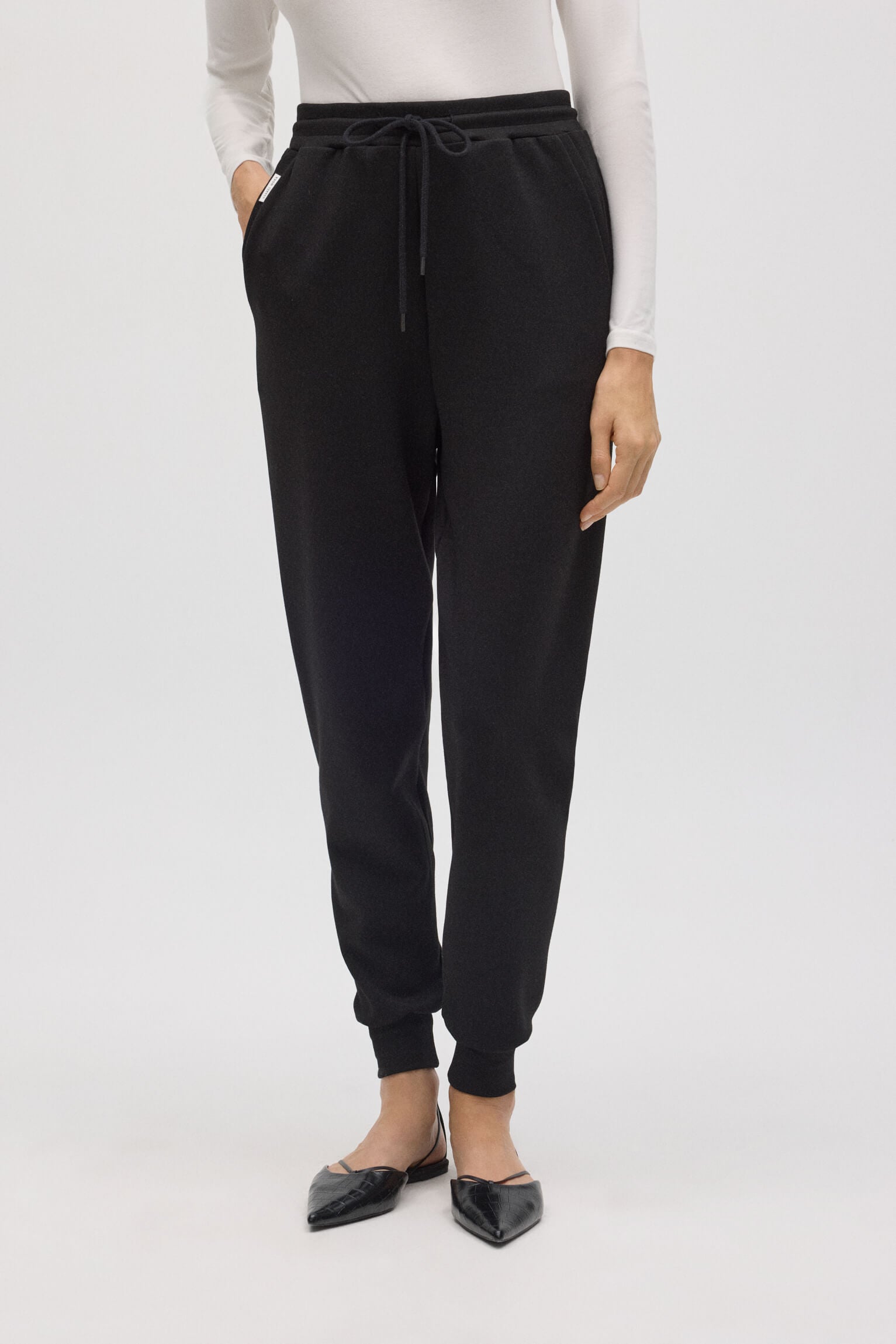 70685-2-pantalon-jogger-fluido-negro