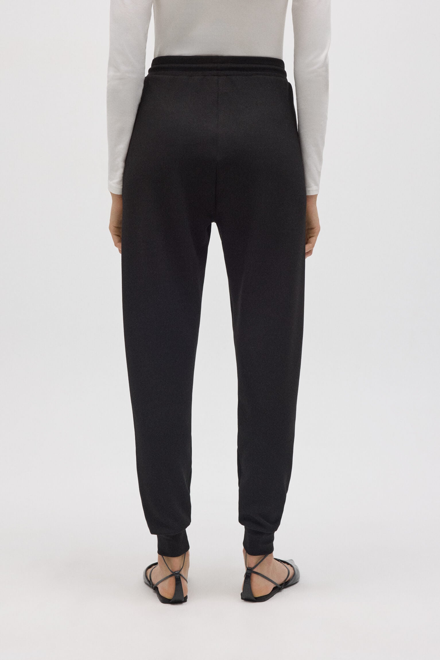 70685-3-pantalon-jogger-fluido-negro