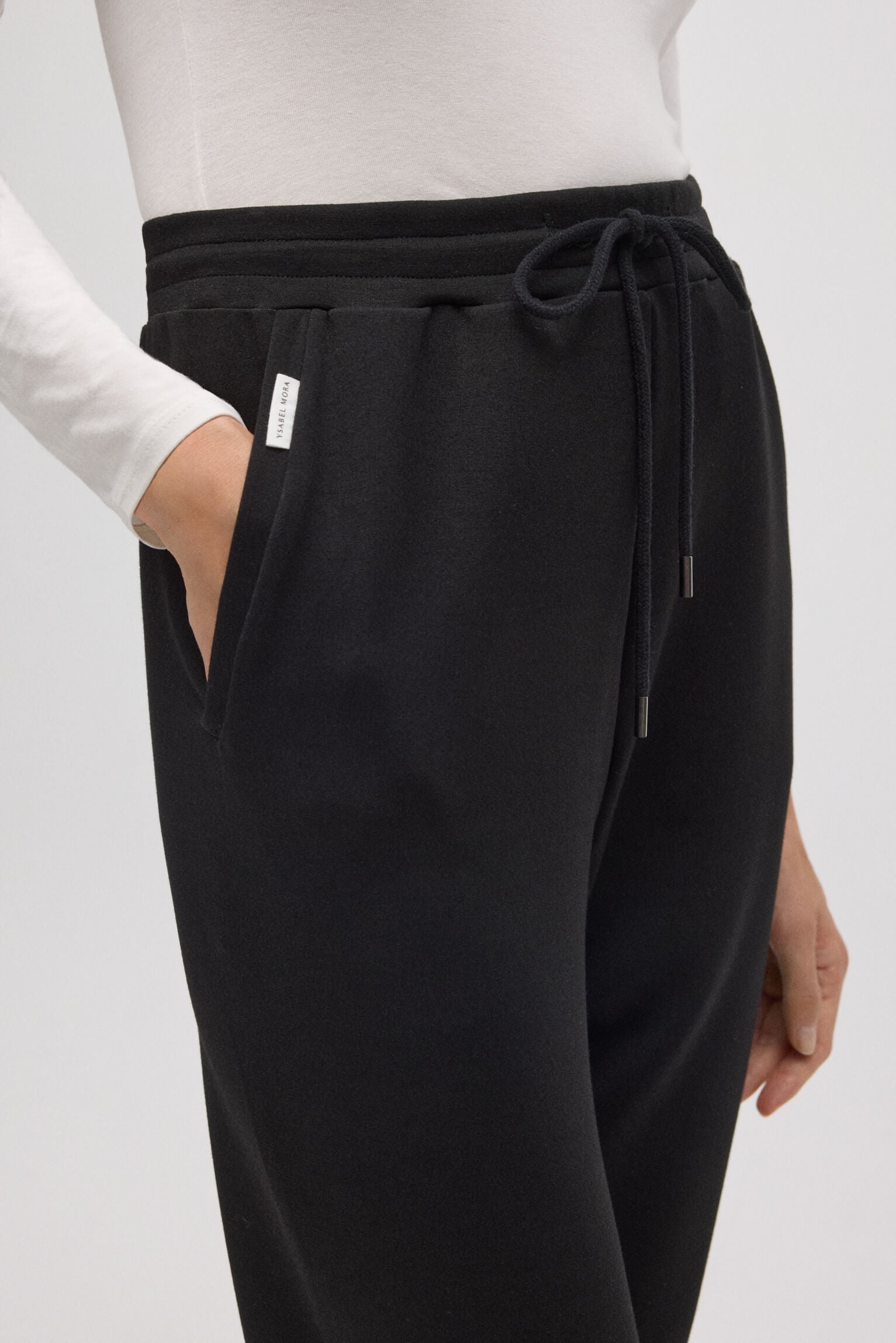 70685-4-pantalon-jogger-fluido-negro