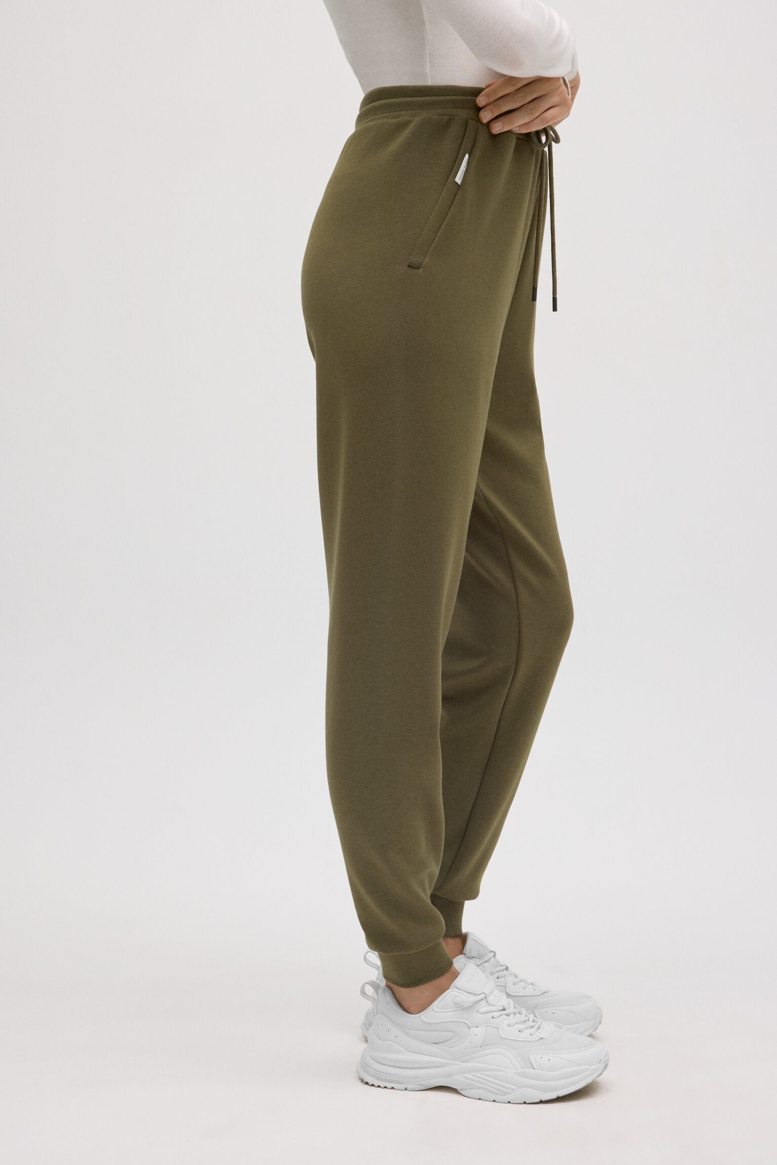 70685-4-pantalon-jogger-fluido-verde