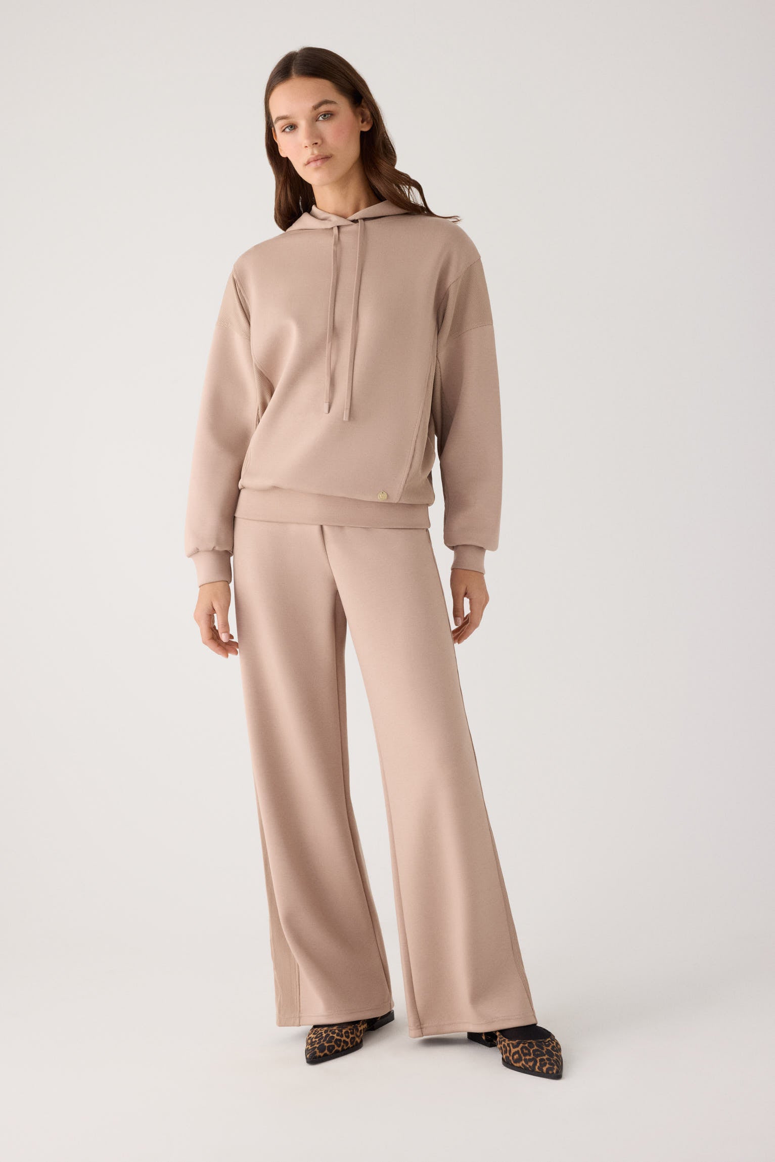 70747-taupe-pantalones-comodos-anchos-afelpados-tiro-alto-canale-beige