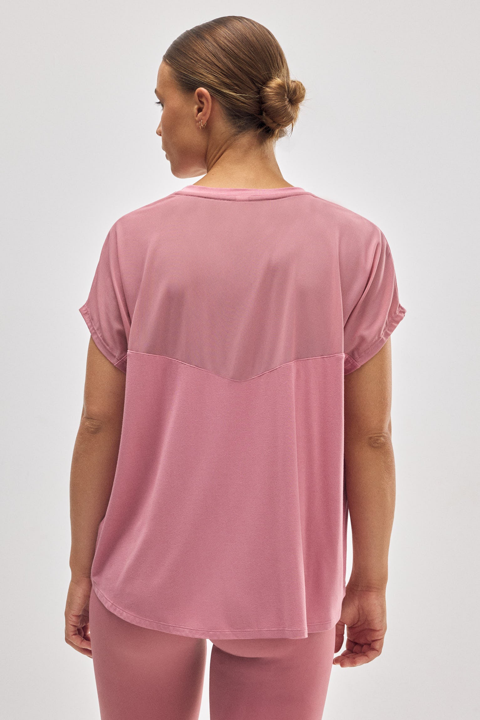 70832-2-camiseta-deportiva-manga-corta-rosa