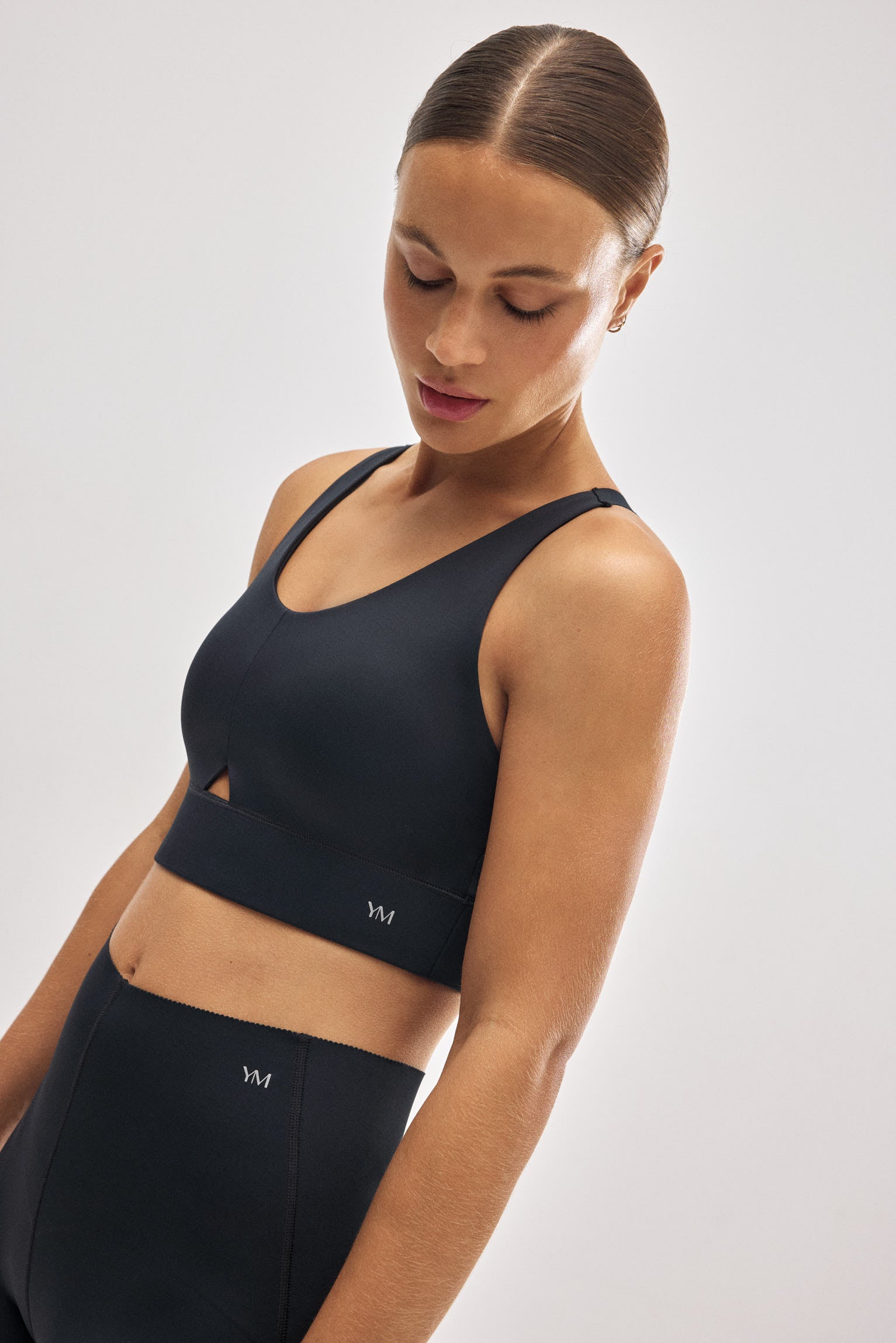 Compressive sports bra opening detail medium support black