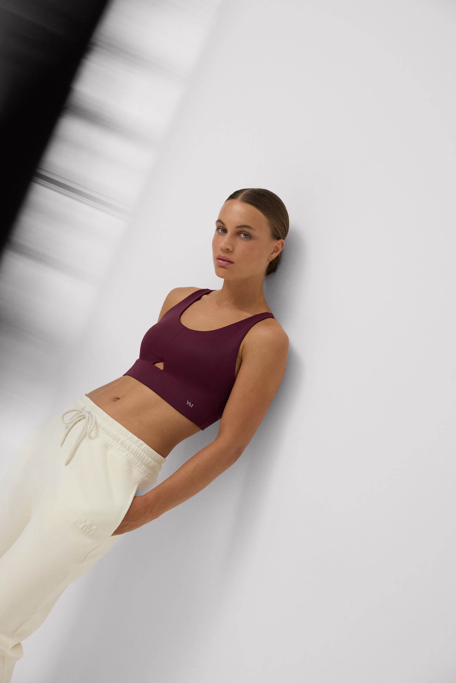 Conjunto deportivo top compressive granate y jogger