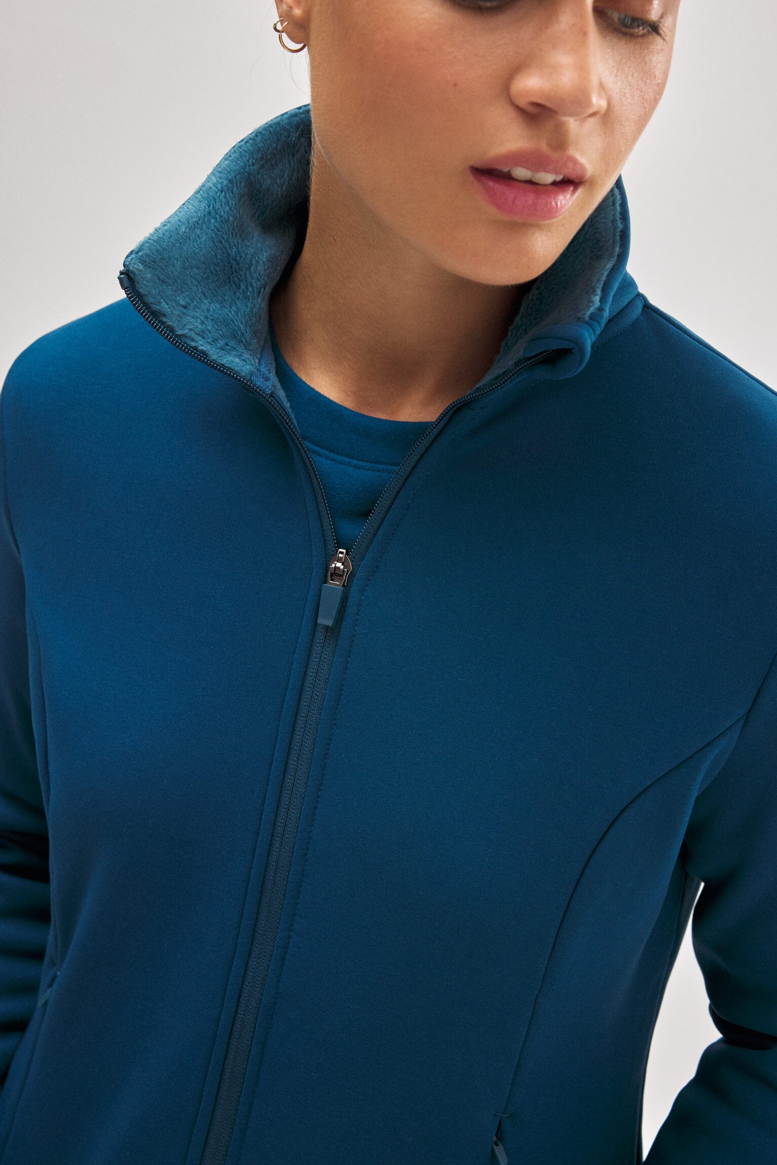 70913-4-chaqueta-termica-ajustada-deportiva-azul
