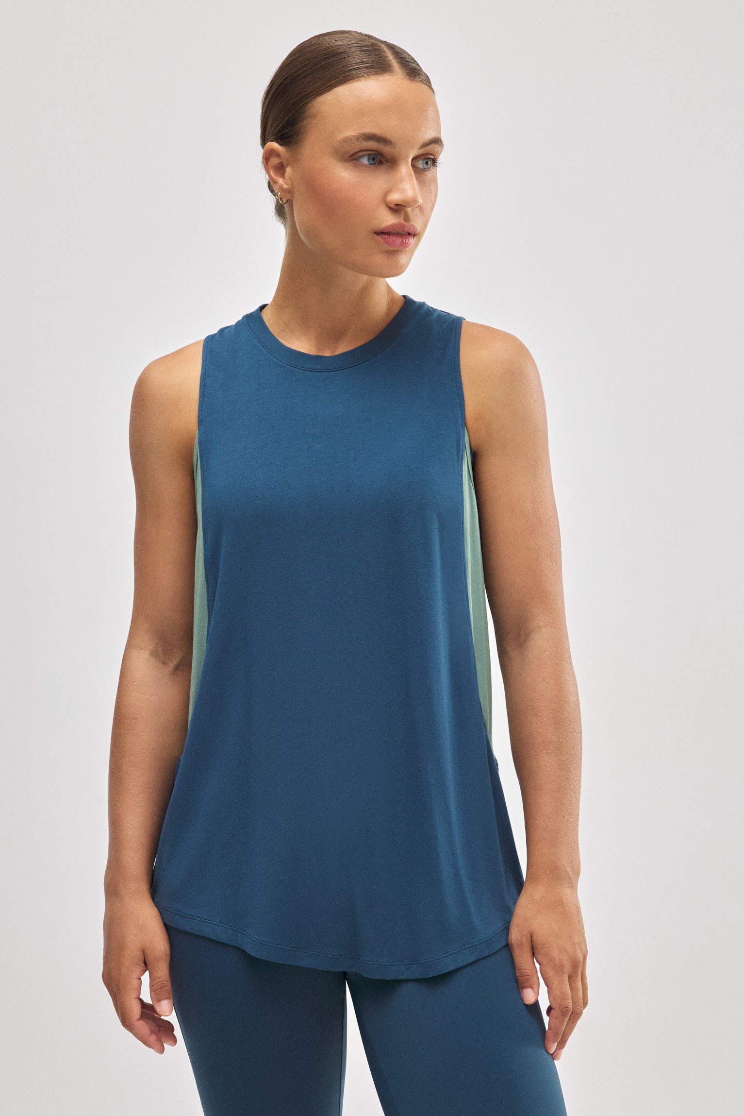 70928-1-camiseta-deportiva-sin-mangas-azul