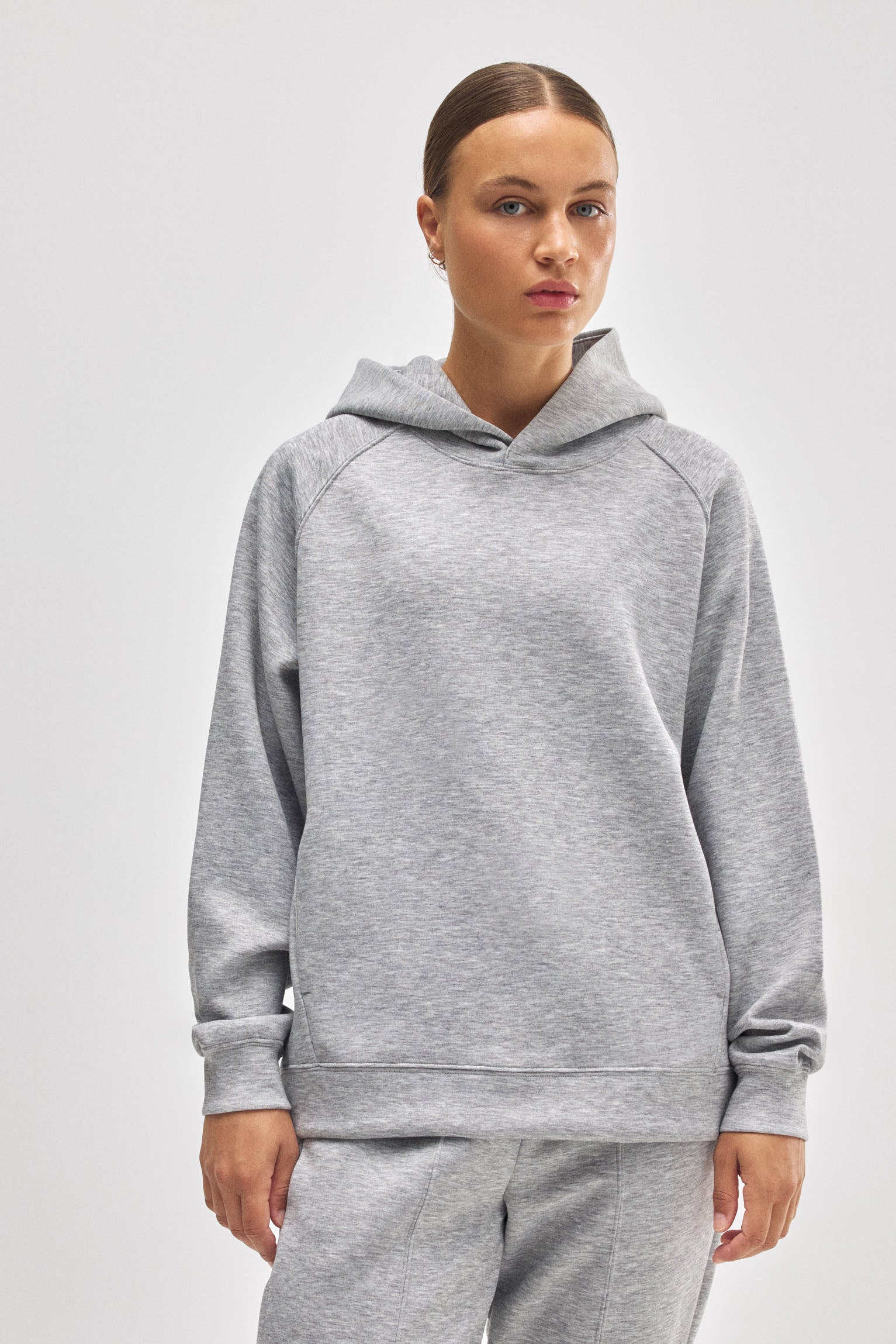 70938-1-sudadera-con-capucha-y-bolsillos-gris