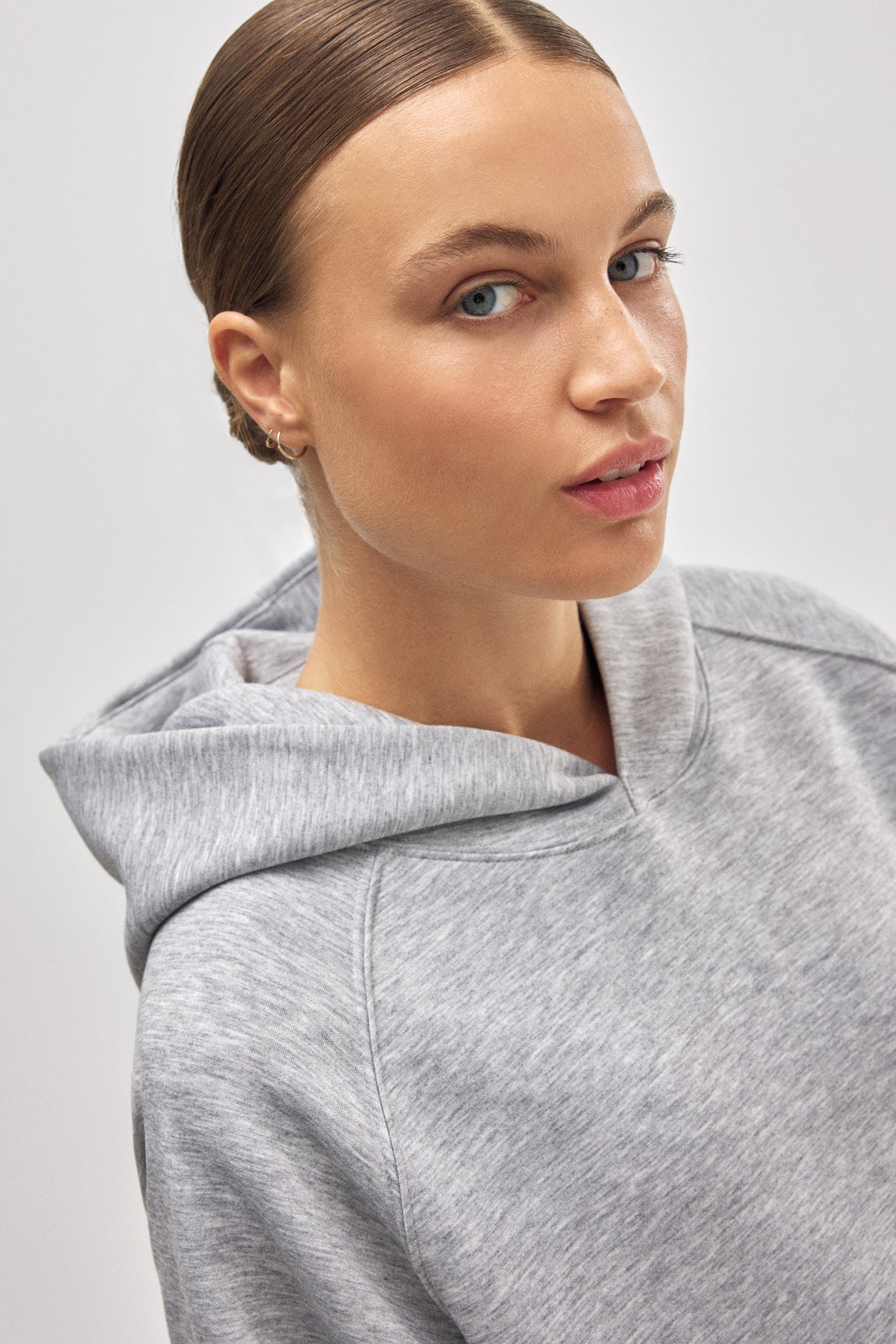 70938-4-sudadera-con-capucha-y-bolsillos-gris