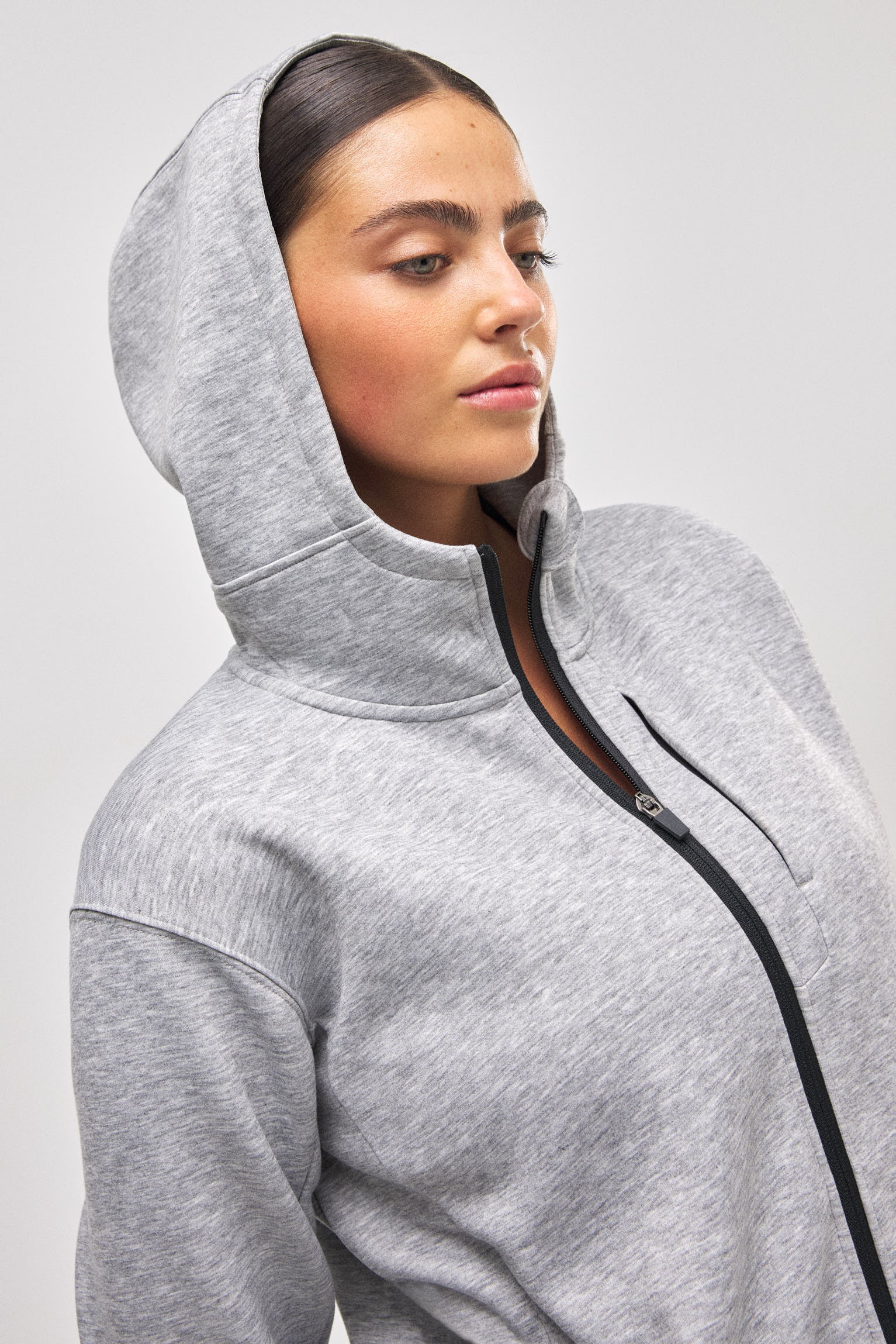 70939-3-chaqueta-deportiva-con-capucha-gris