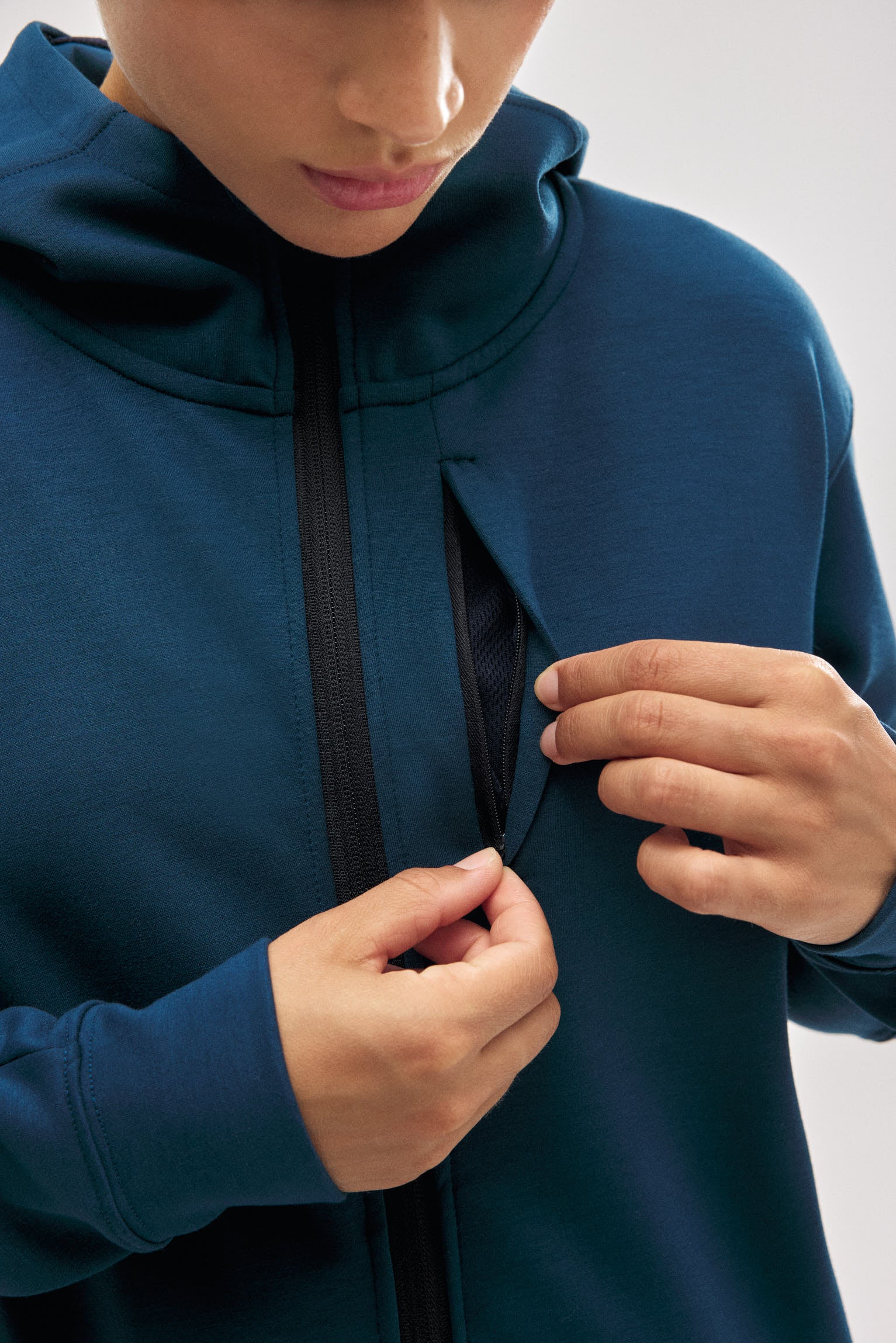 70939-6-chaqueta-deportiva-con-capucha-azul