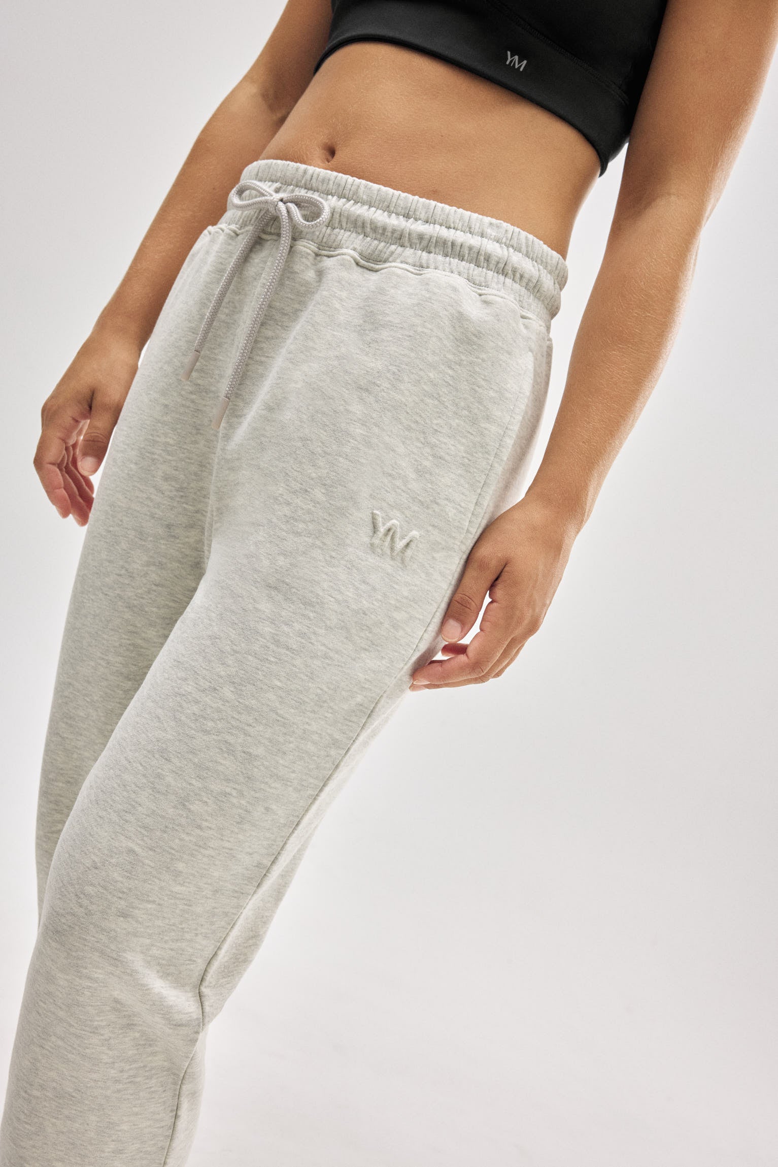 70943-1-pantalon-jogger-deportivo-afelpado-con-cintura-ajustable-gris