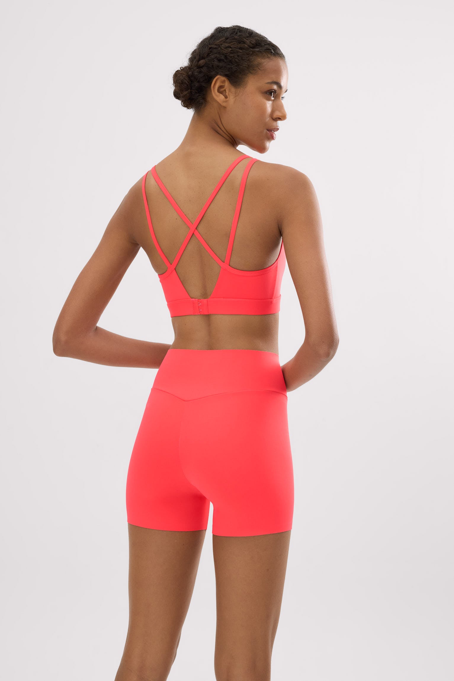 Leggings deportivos Compressive cortos efecto push-up coral - Ysabel Mora