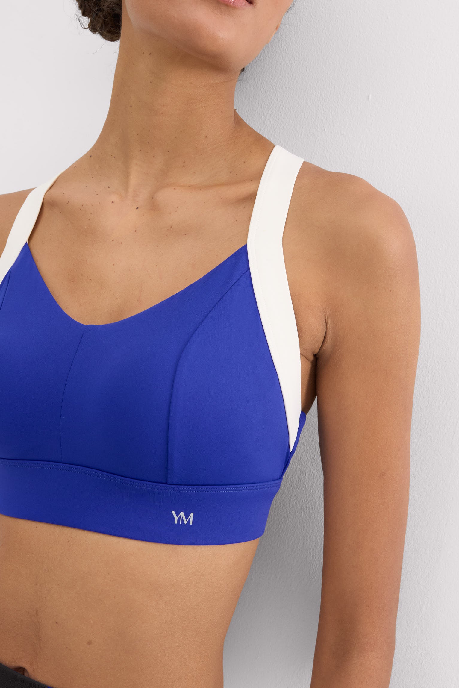 Sujetador deportivo contorno ajustable blanco y azul índigo - Ysabel Mora