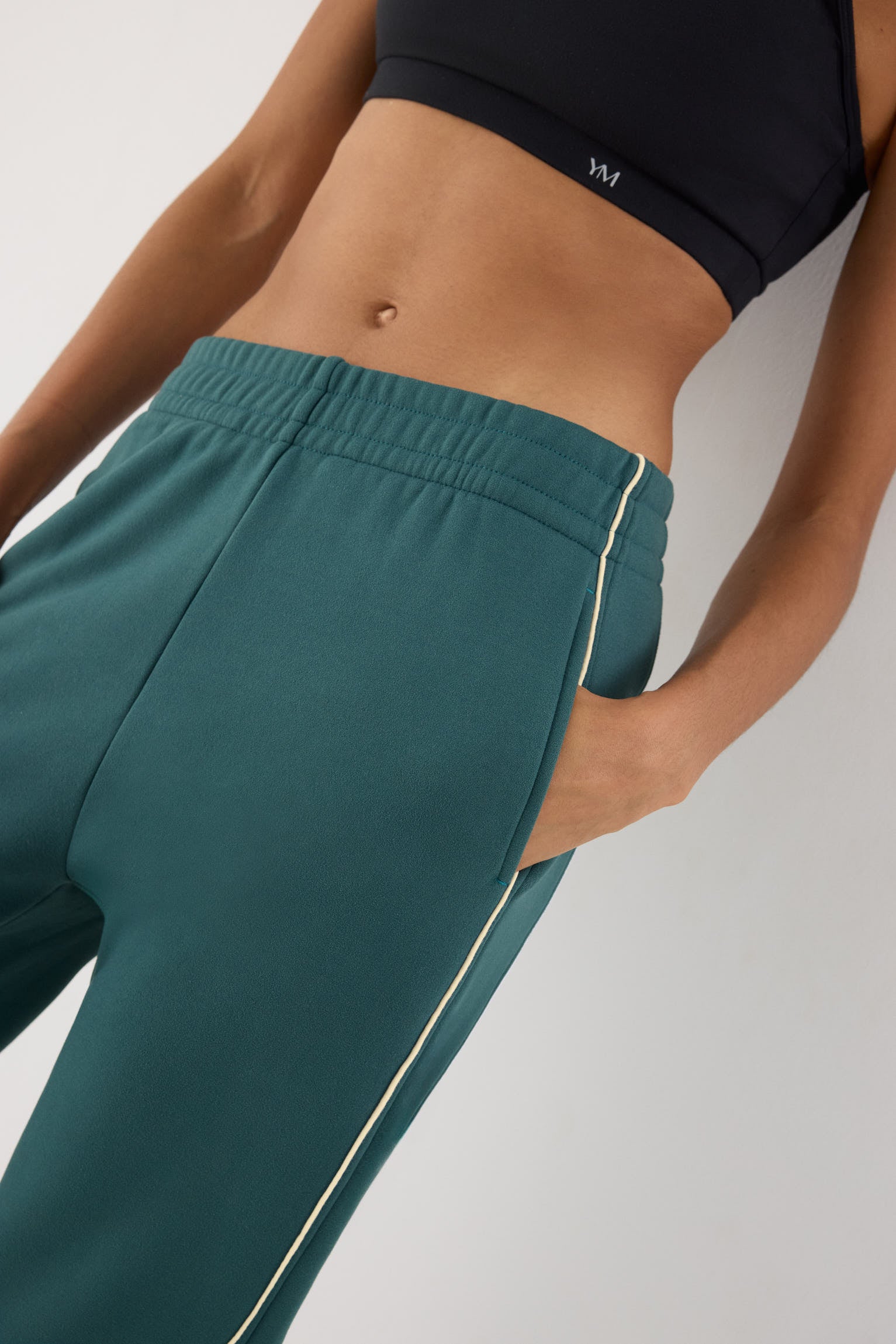 jogger deportivo estilo casual Slowloom en ver azulado transformative teal vista lateral del conjunto fitness diseño cómodo special price