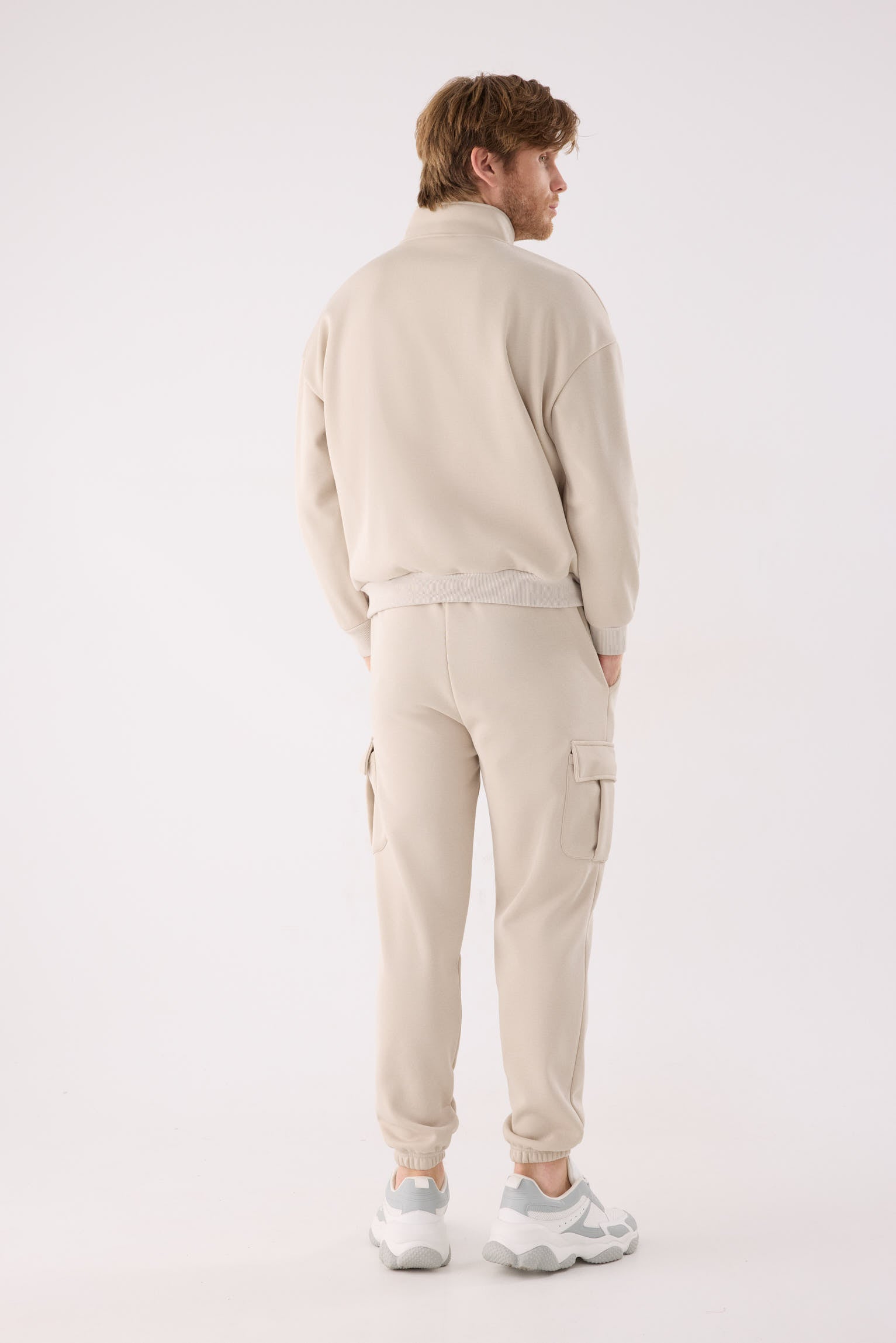 PREVENTA Pantalón deportivo hombre cargo afelpado con cintura ajustable beige