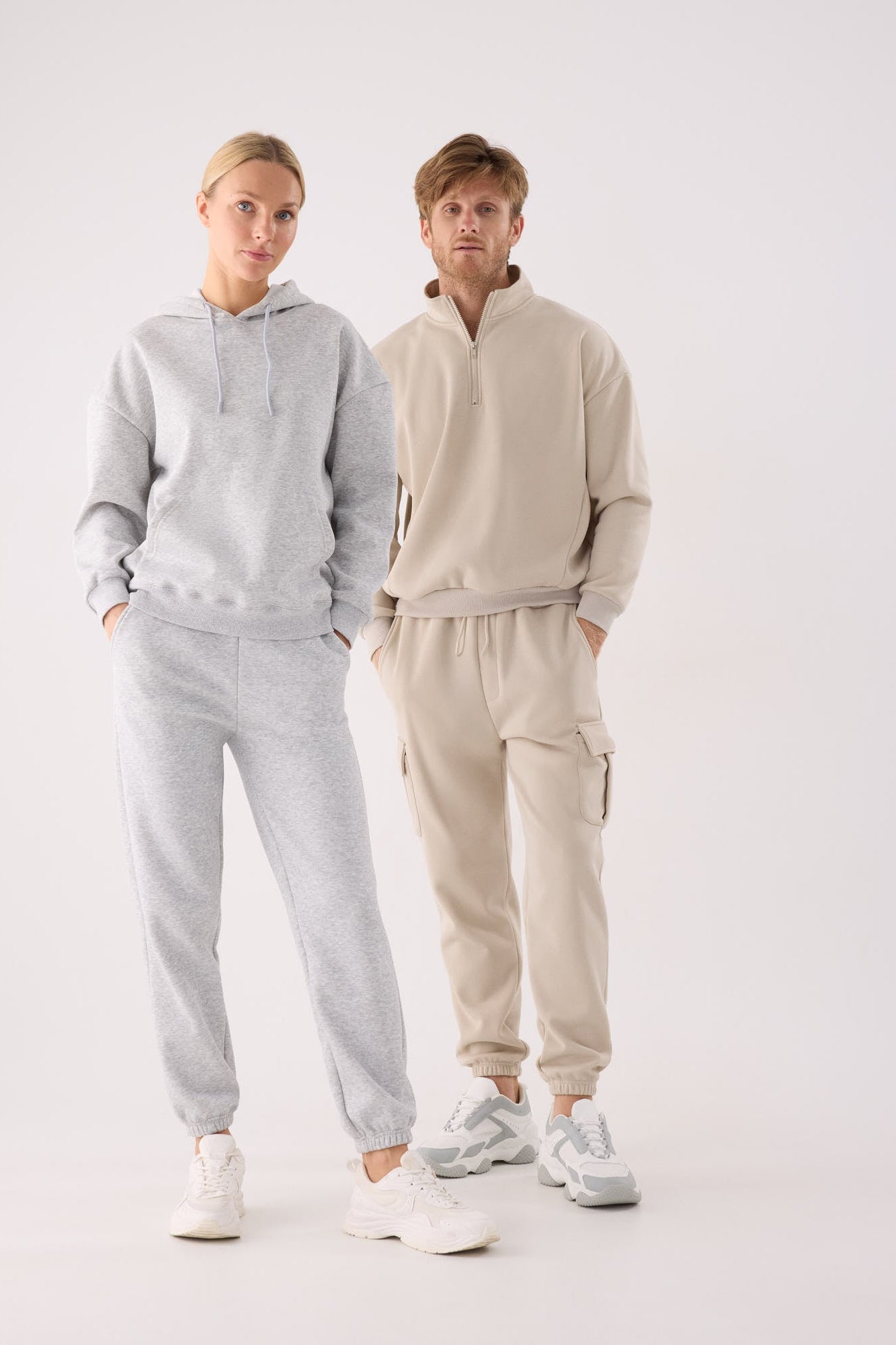 PREVENTA Pantalón deportivo hombre cargo afelpado con cintura ajustable beige