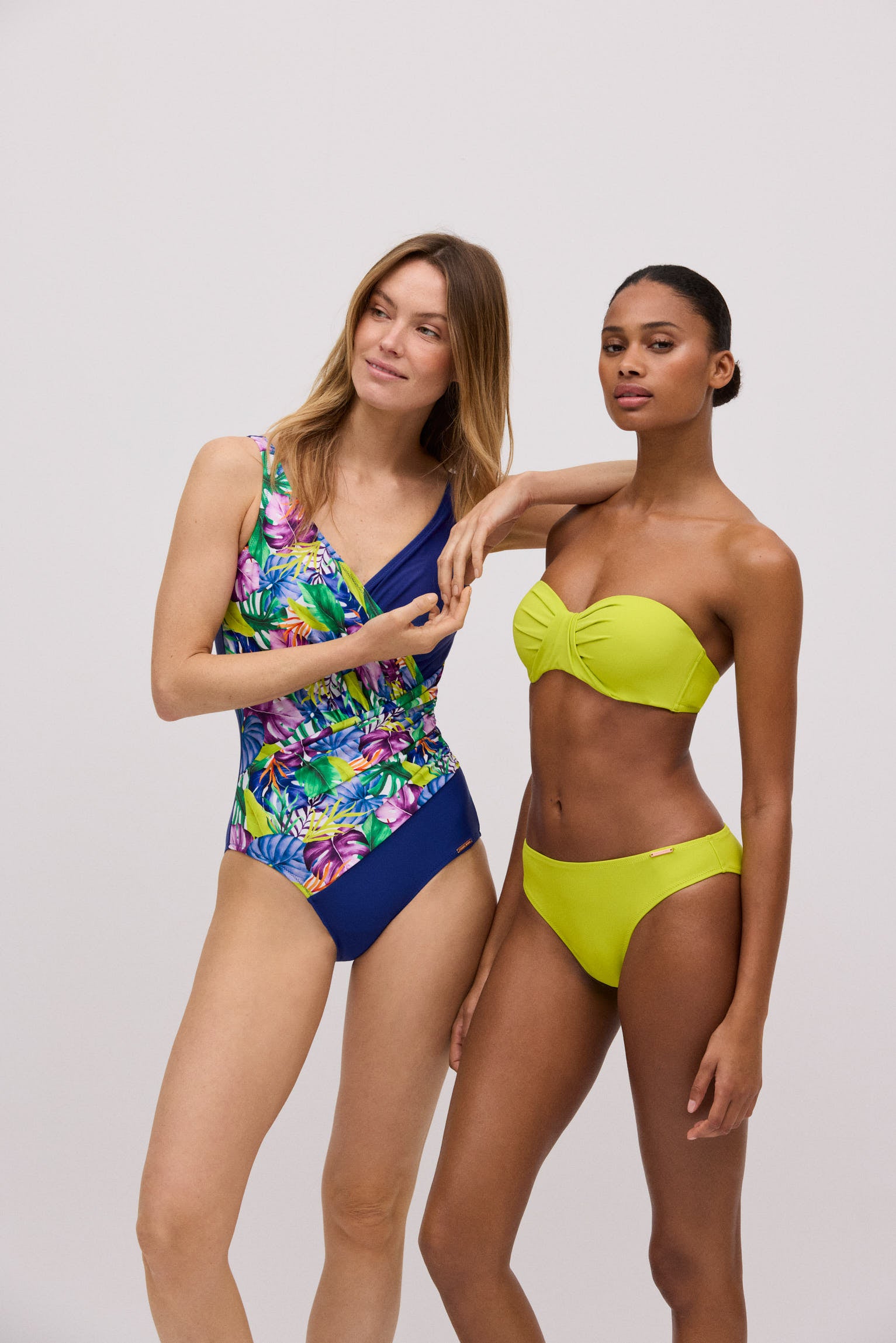 Bikini lima y bañador tropical Salina