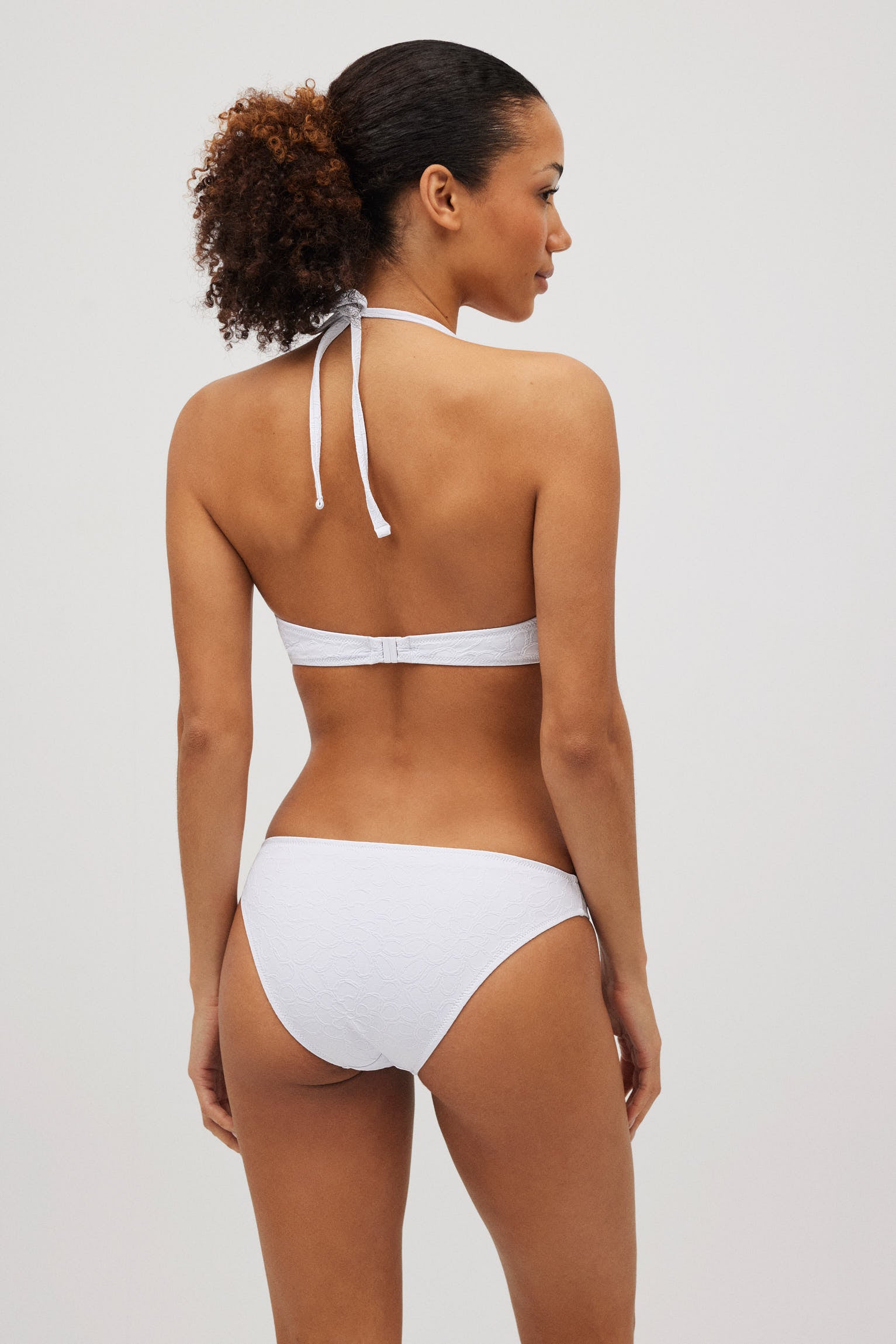 83045-2-conjunto-bikini-aro-doble-push-up-anudado-mujer-ysabel-mora-blanco