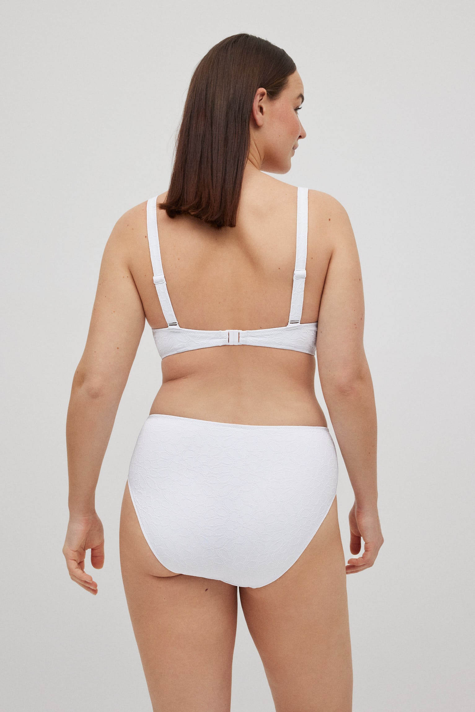 83047-2-bikini-conjunto-aro-relleno-braga-alta-tejido-textura-mujer-ysabel-mora-blanco