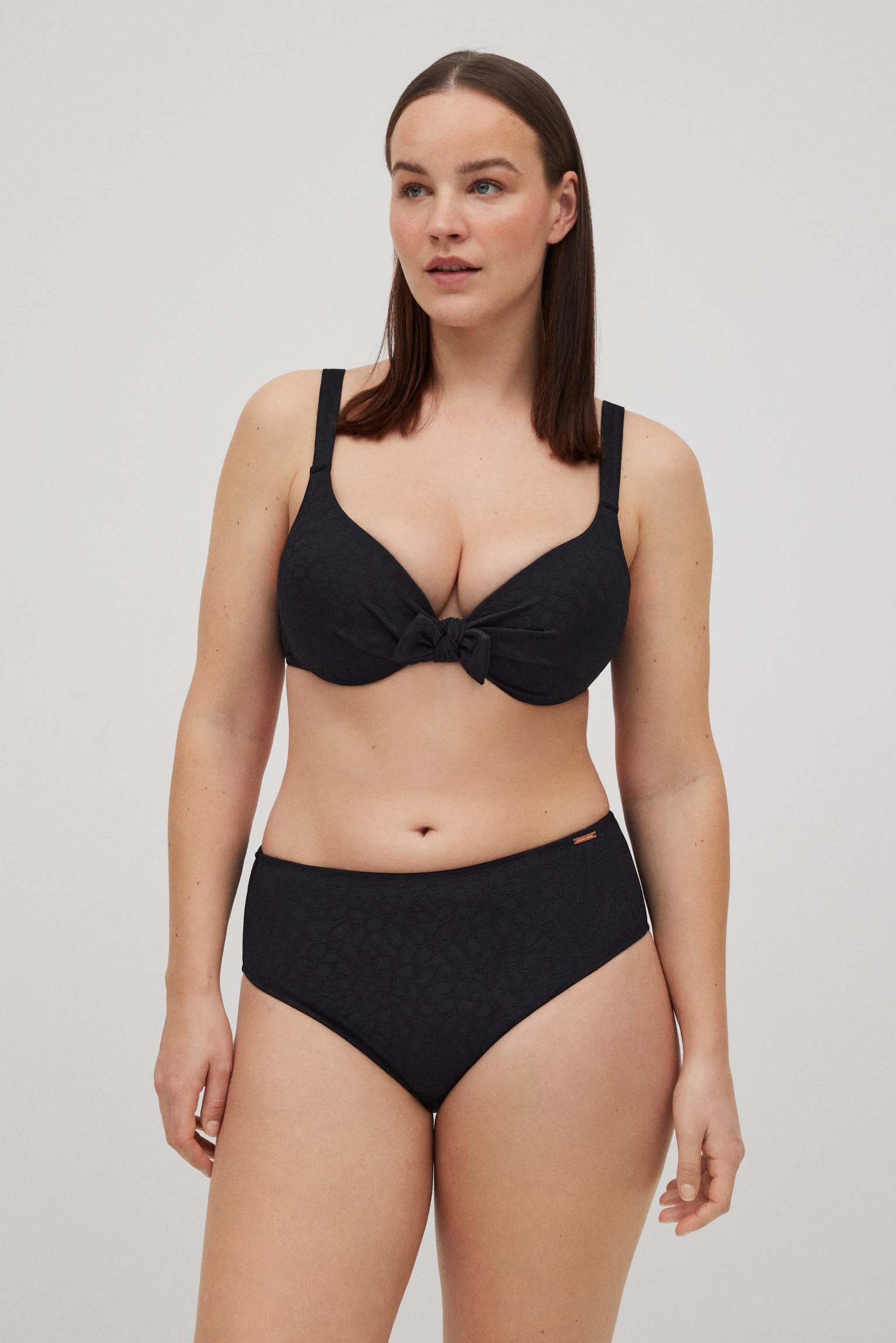 83047-4-bikini-conjunto-aro-relleno-braga-alta-tejido-textura-mujer-ysabel-mora-negro