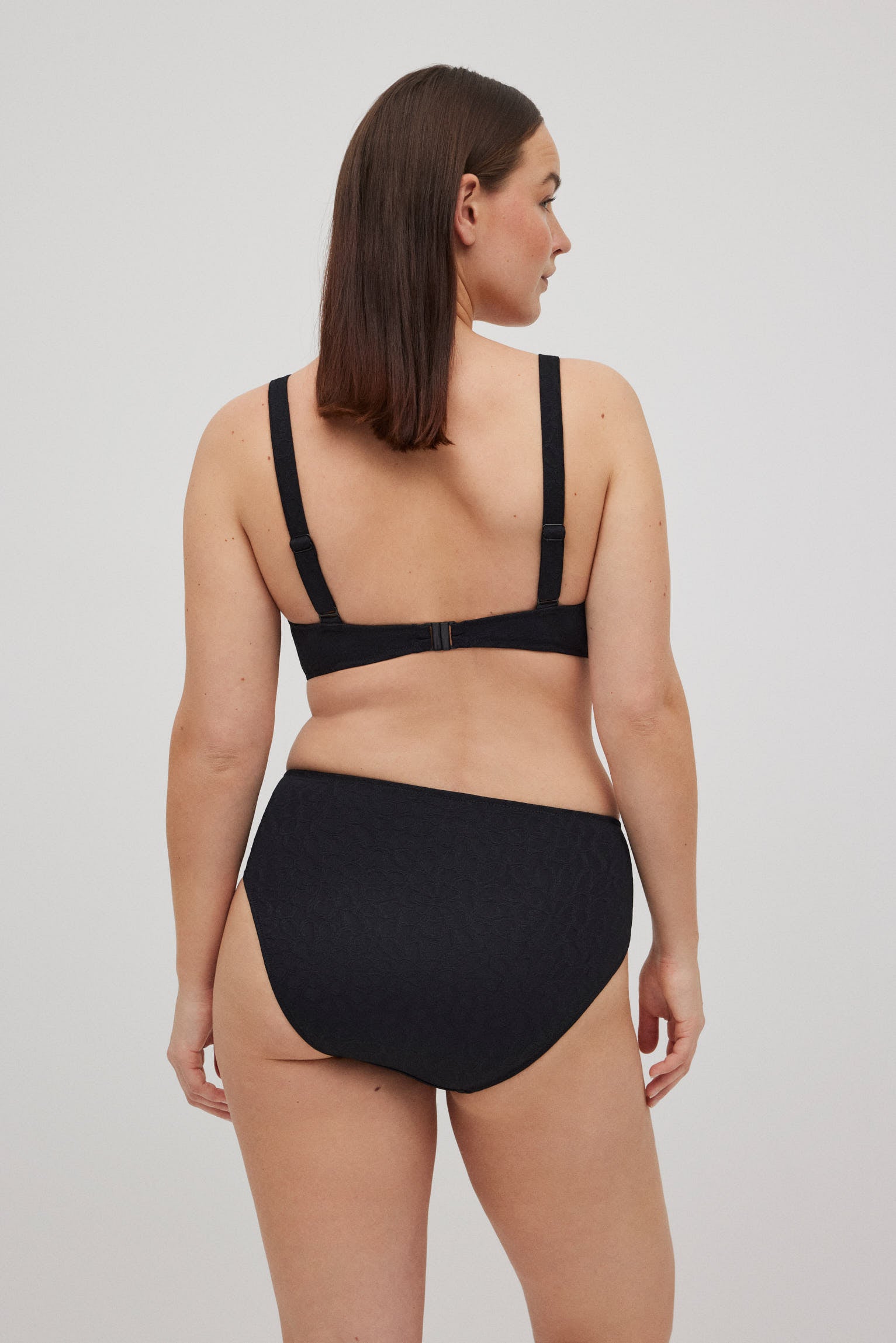 83047-5-bikini-conjunto-aro-relleno-braga-alta-tejido-textura-mujer-ysabel-mora-negro