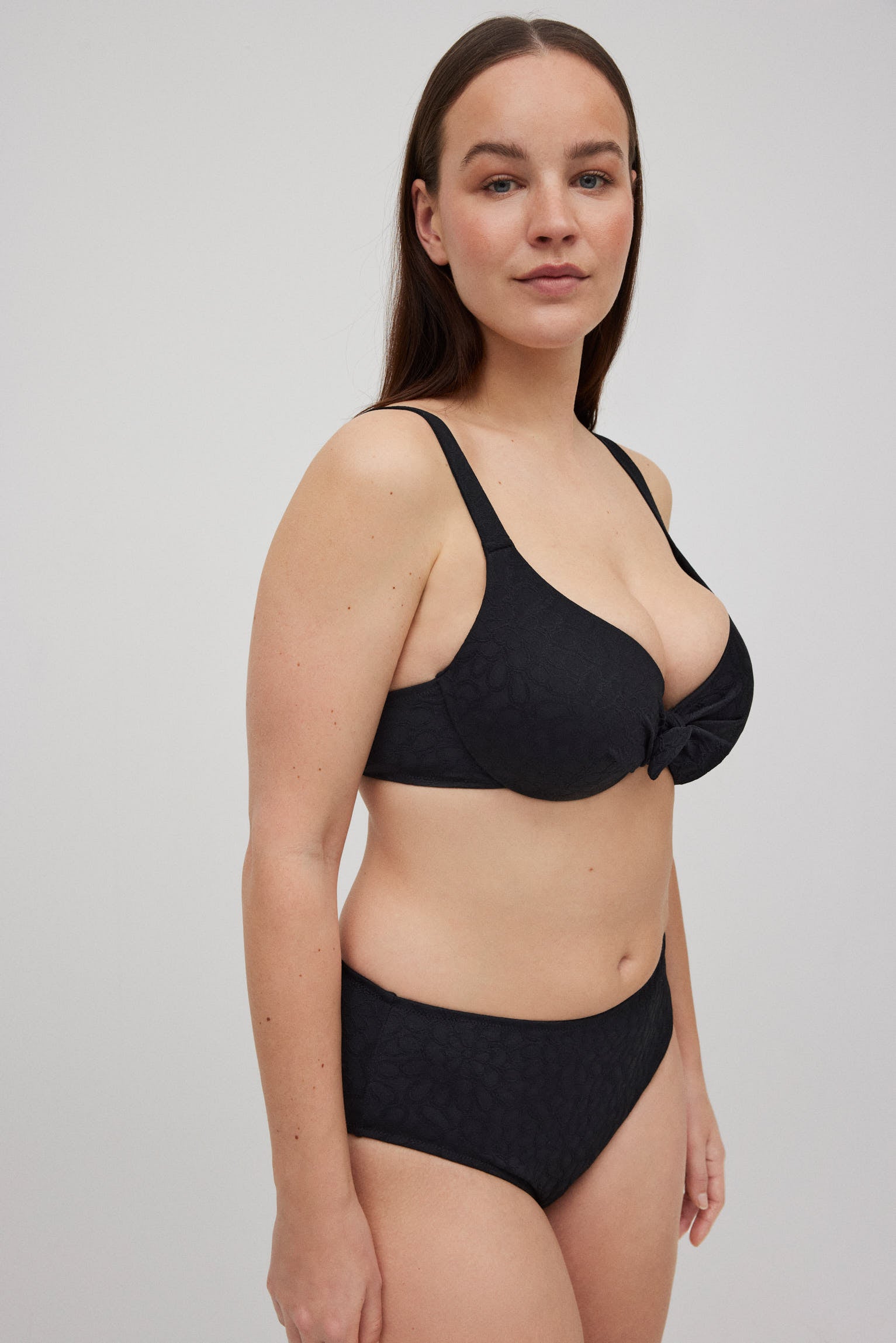 83047-6-bikini-conjunto-aro-relleno-braga-alta-tejido-textura-mujer-ysabel-mora-negro