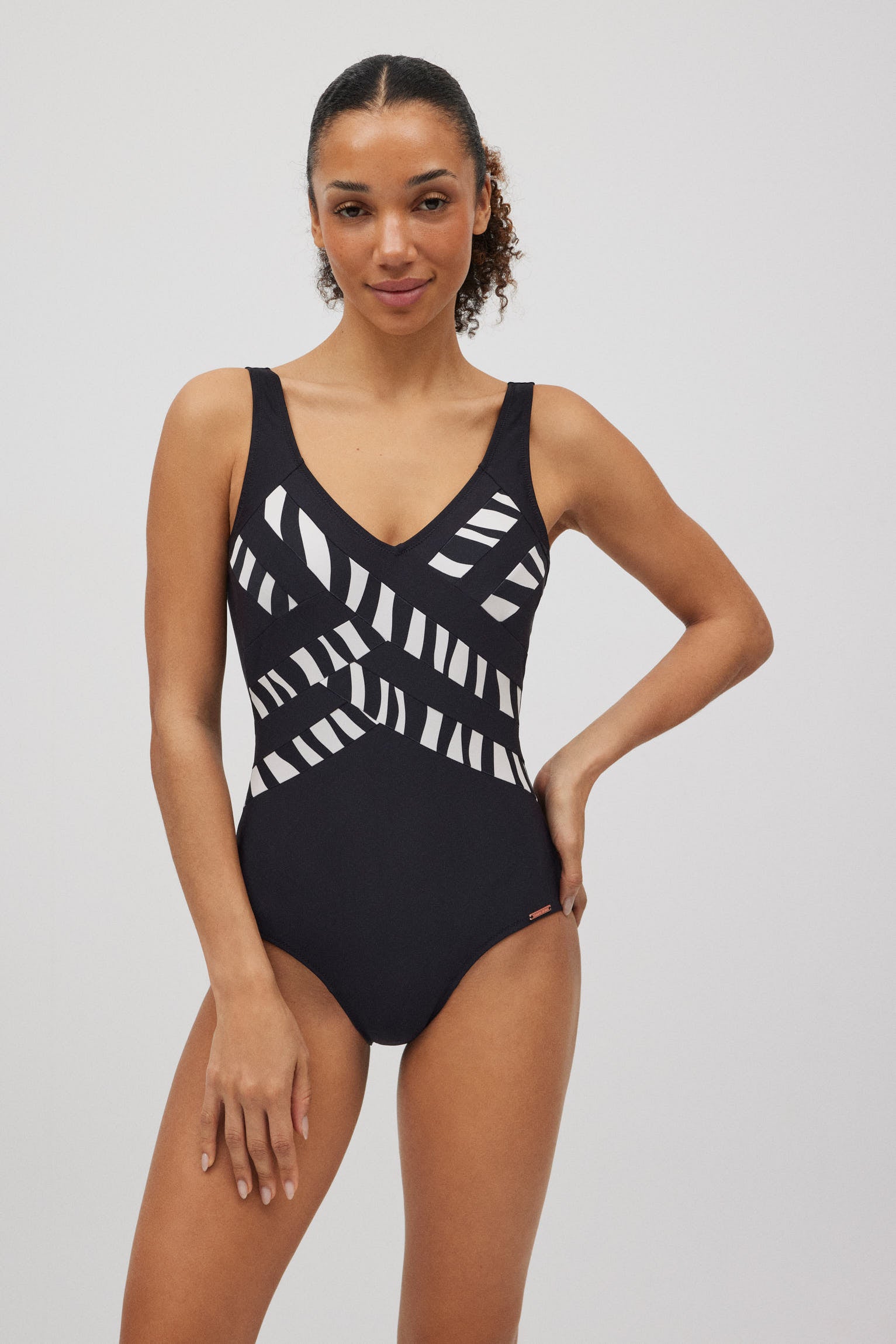 83075-1-banador-reductor-detalles-estampado-cebra-mujer-ysabel-mora-negro