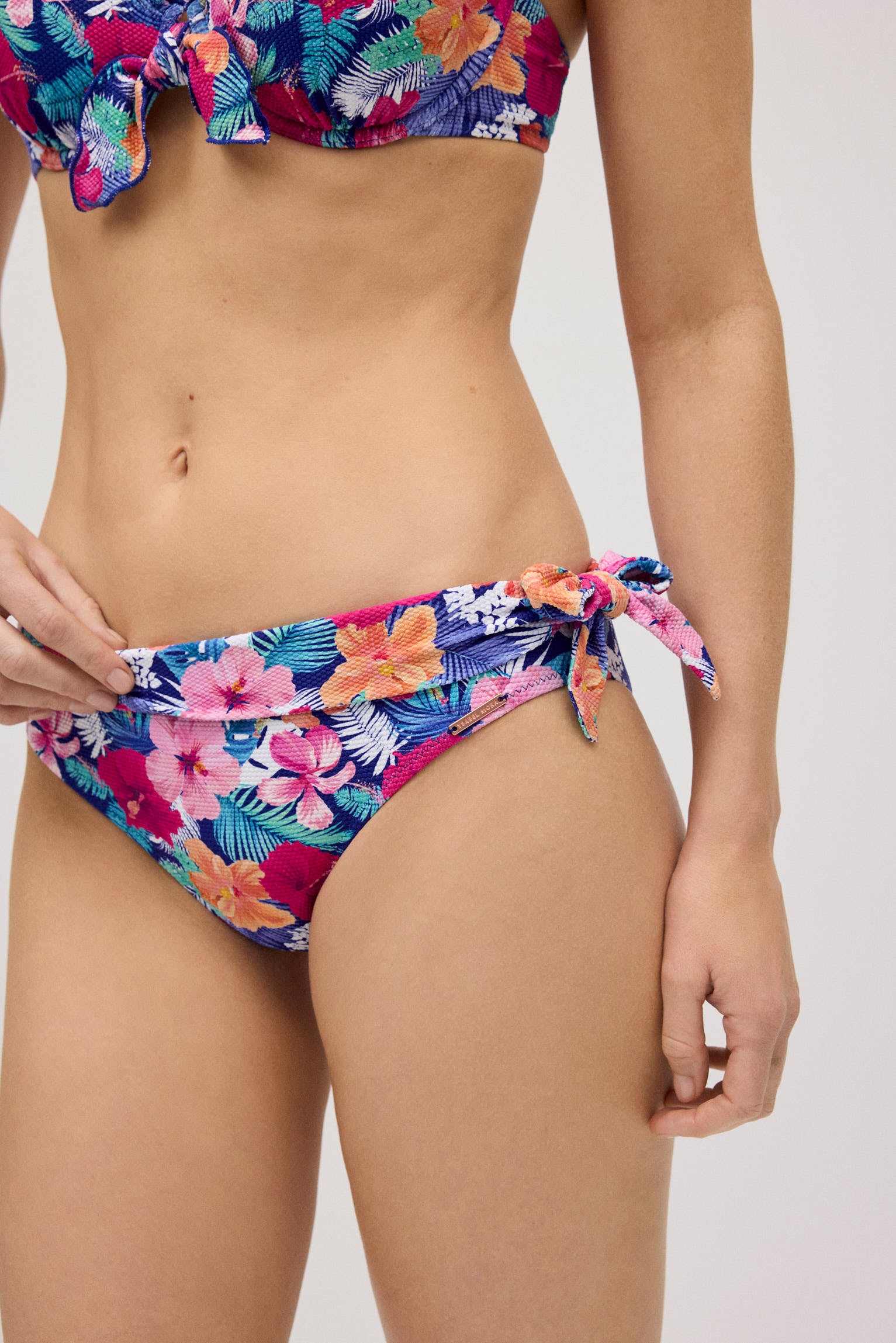 83121-4-braga-bikini-estampado-flores-mujer-ysabel-mora-multicolor