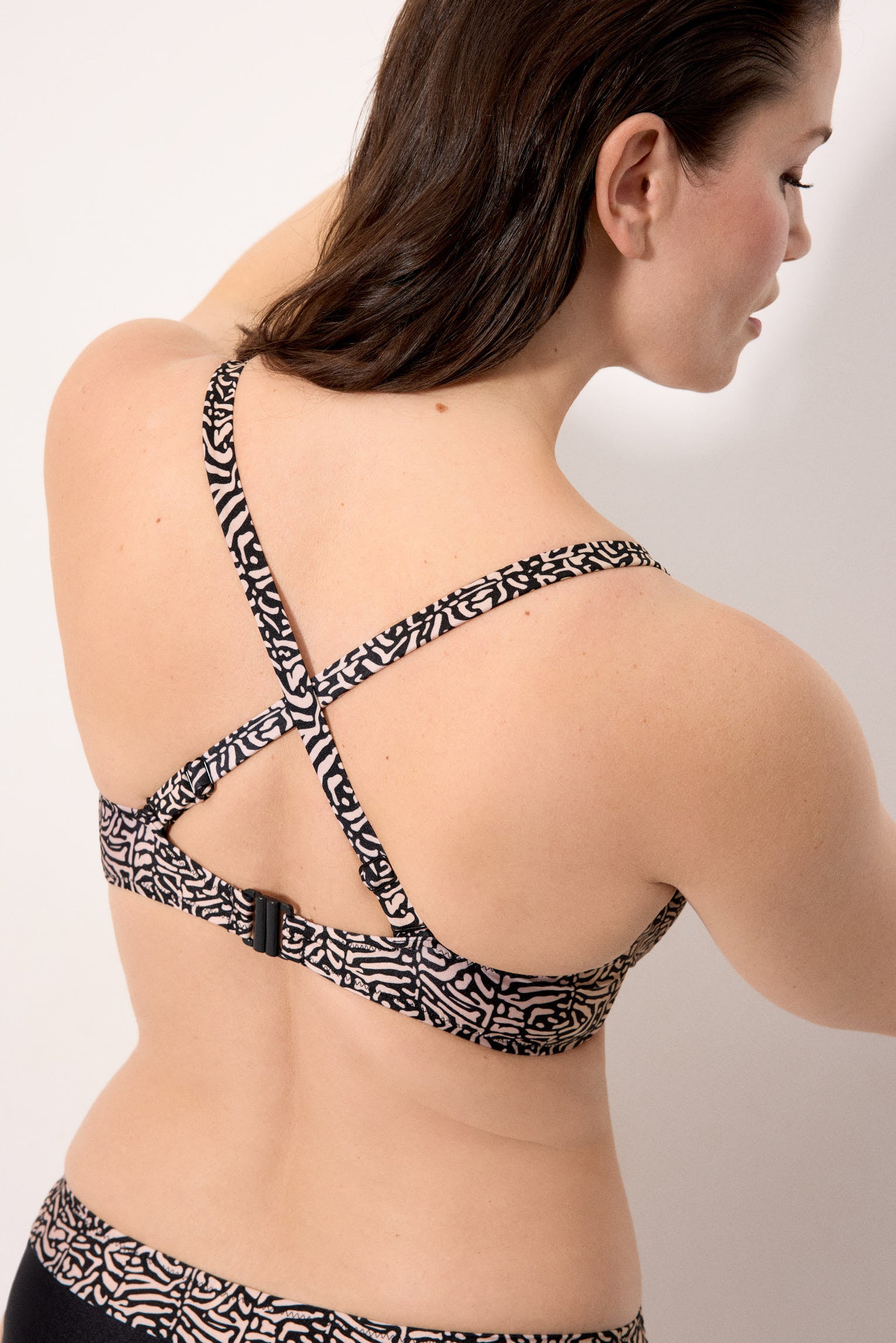 83275--top-bikini-mujer-reductor-estampado-con-brillo-copa-d--ysabel-mora