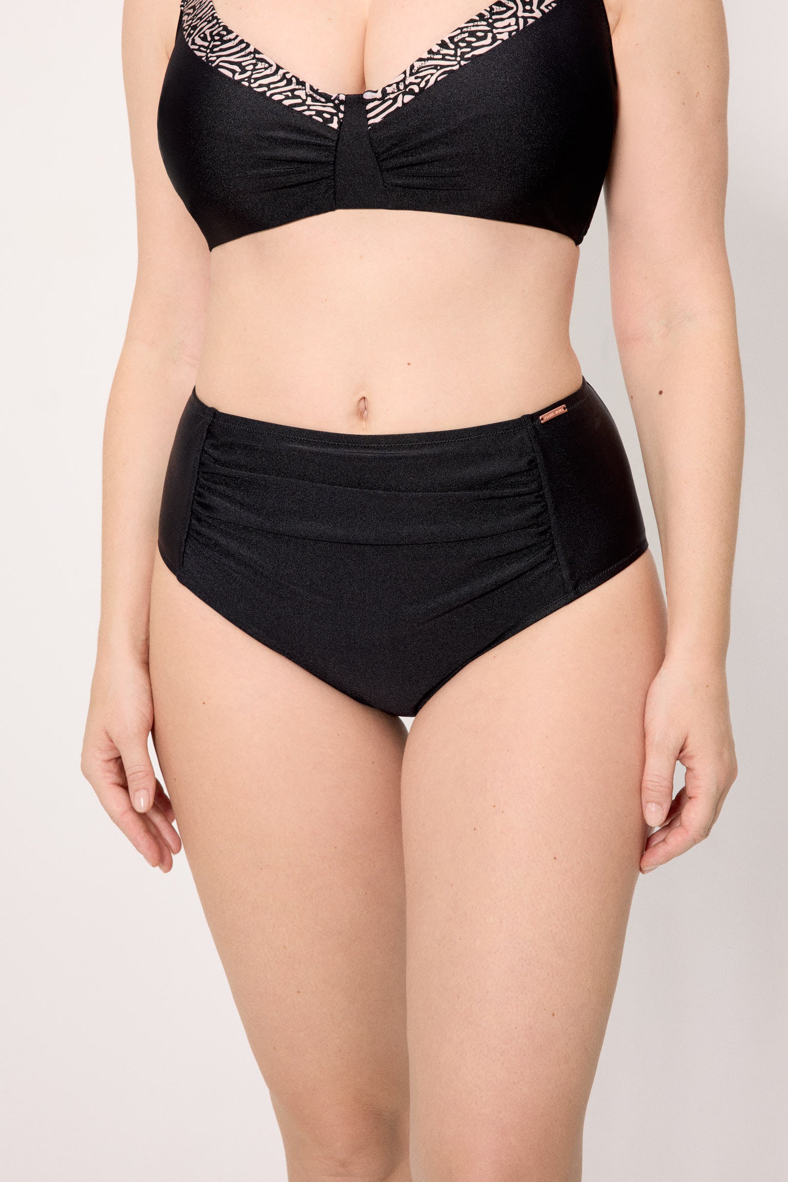 83278-negro-braga-bikini-mujer-reductora-alta-con-brillonegro--ysabel-mora