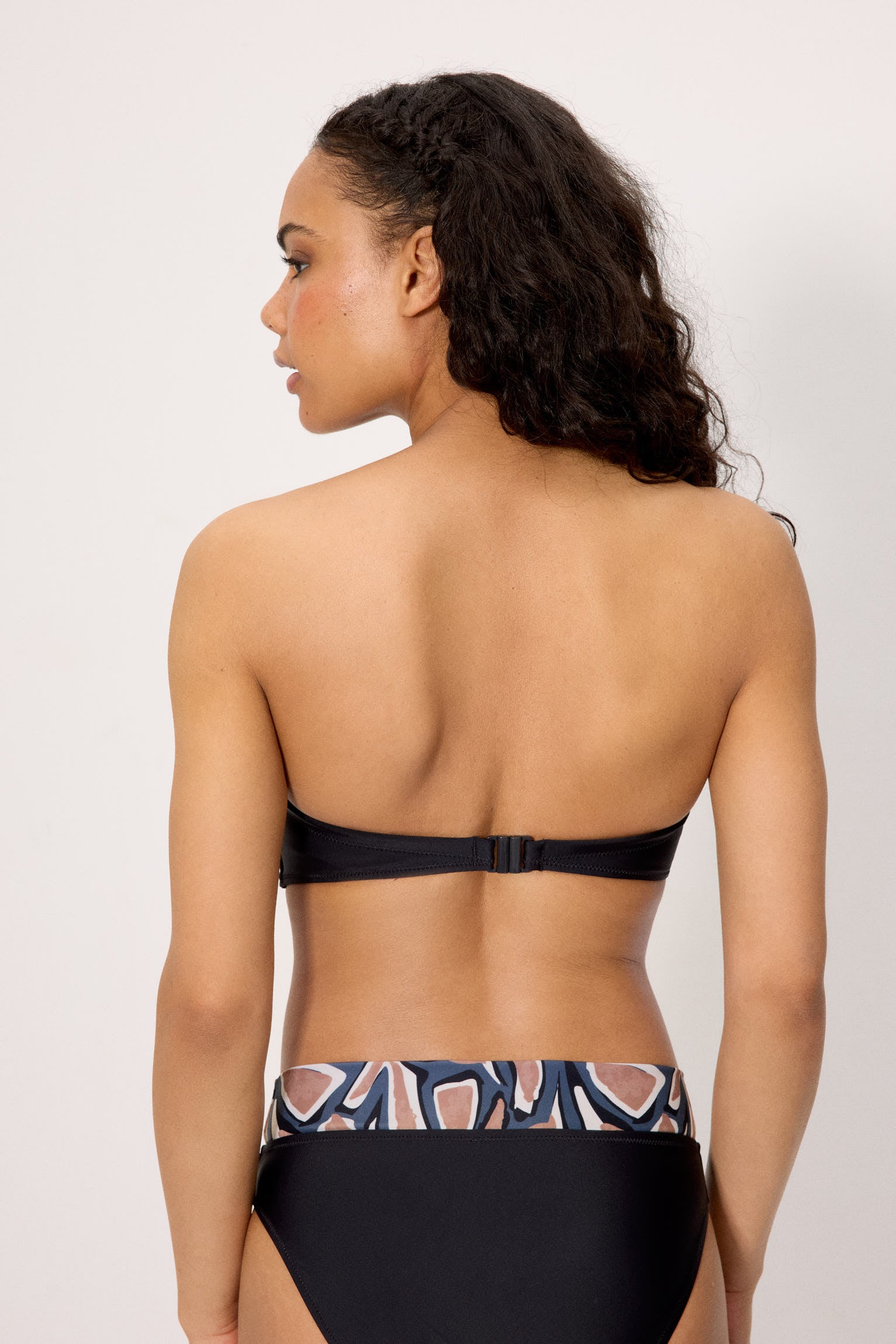 83302-negro-top-bikini-mujer-bandeau-negro-copas-c-y-d--ysabel-mora