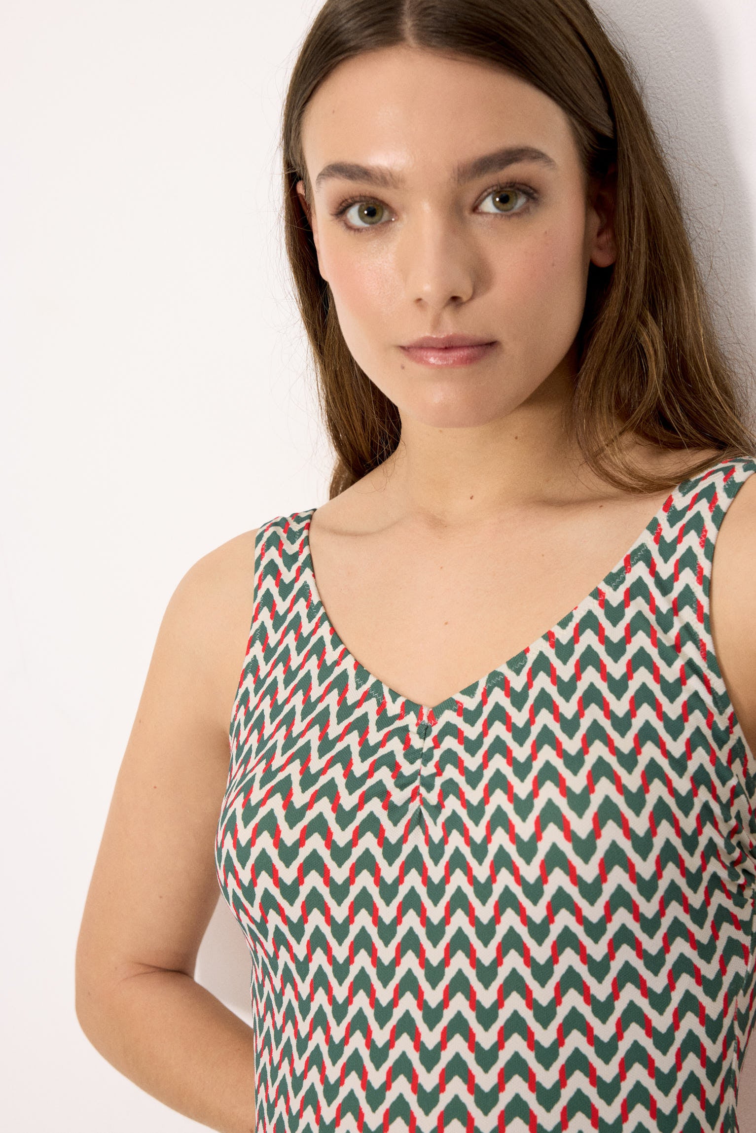 83334-ikat-green-banador-mujer-moldeador-micropique-estampado-verde-botella-copa-b--ysabel-mora