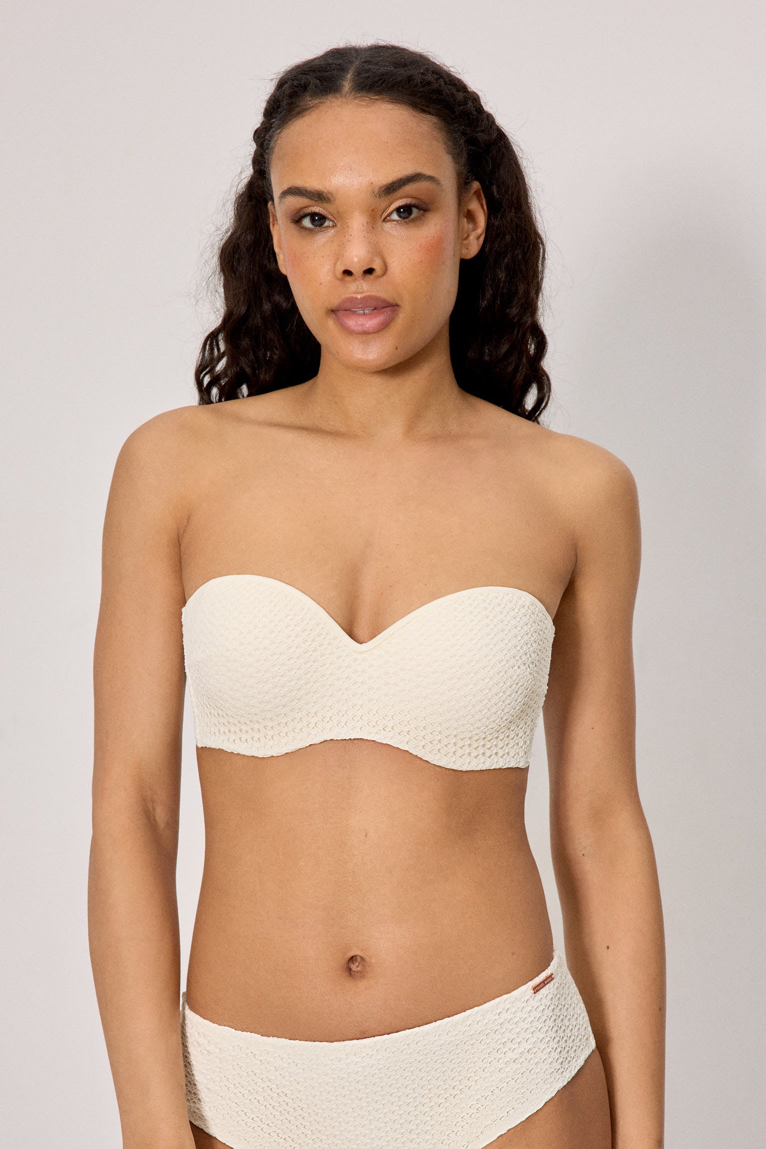 83355-marfil-top-bikini-mujer-bandeau-tejido-calado-marfil-copa-c--ysabel-mora