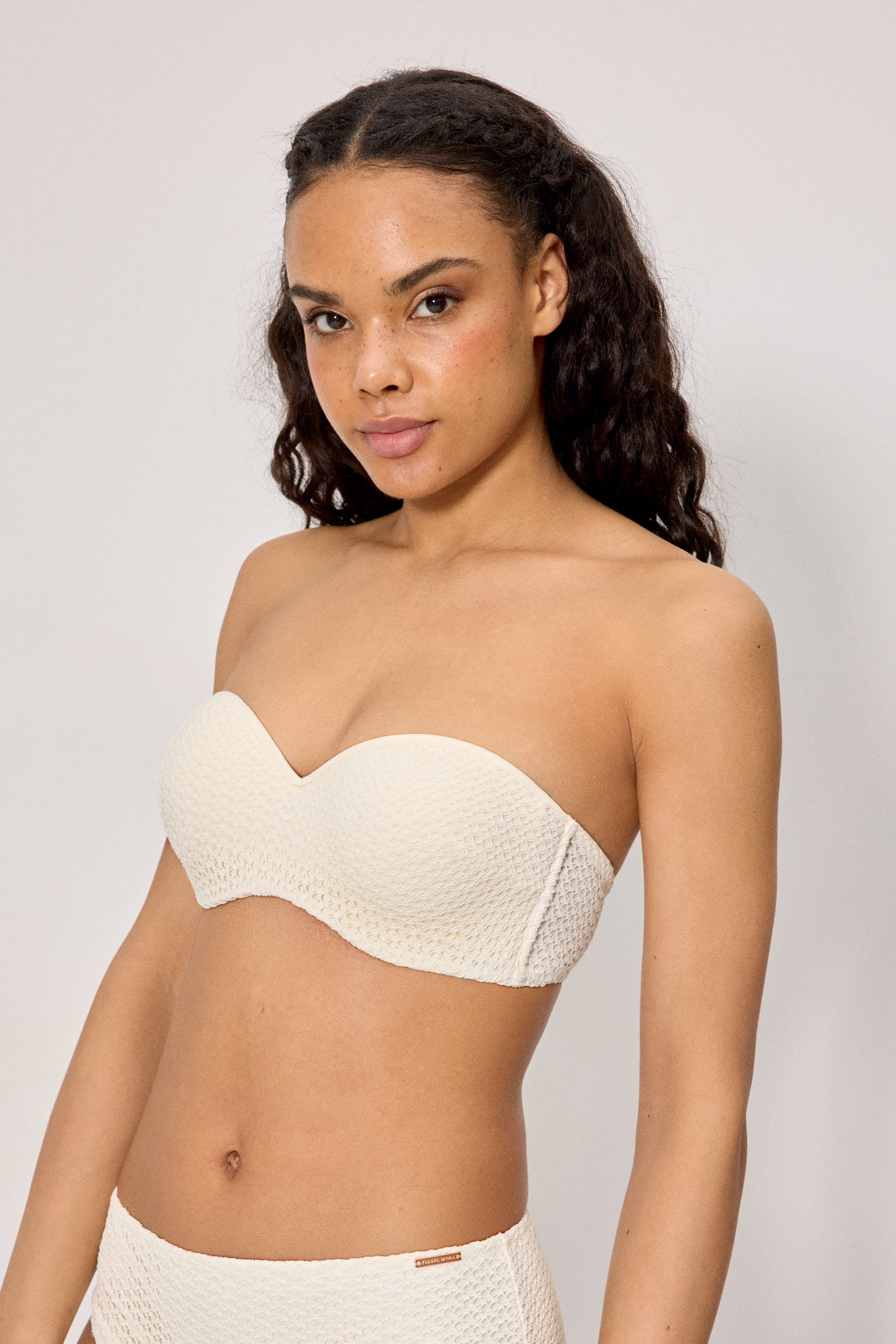 83355-marfil-top-bikini-mujer-bandeau-tejido-calado-marfil-copa-c--ysabel-mora