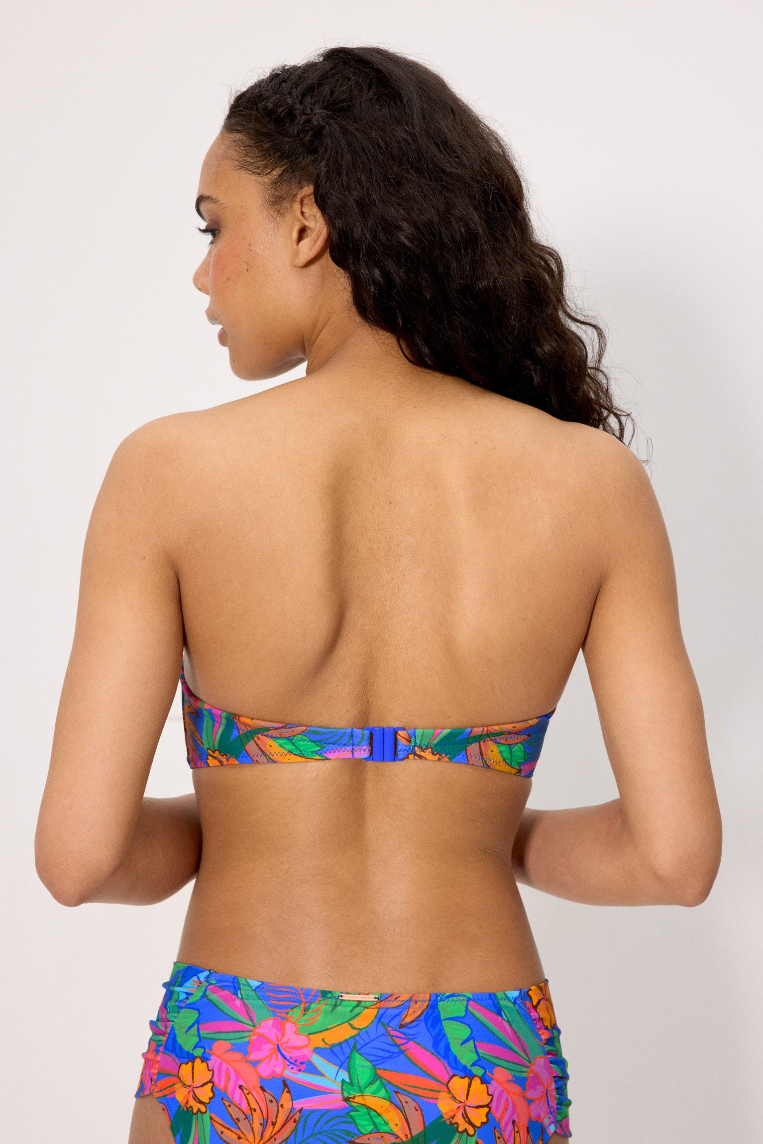 Top bikini bandeau estampado tropical copa C
