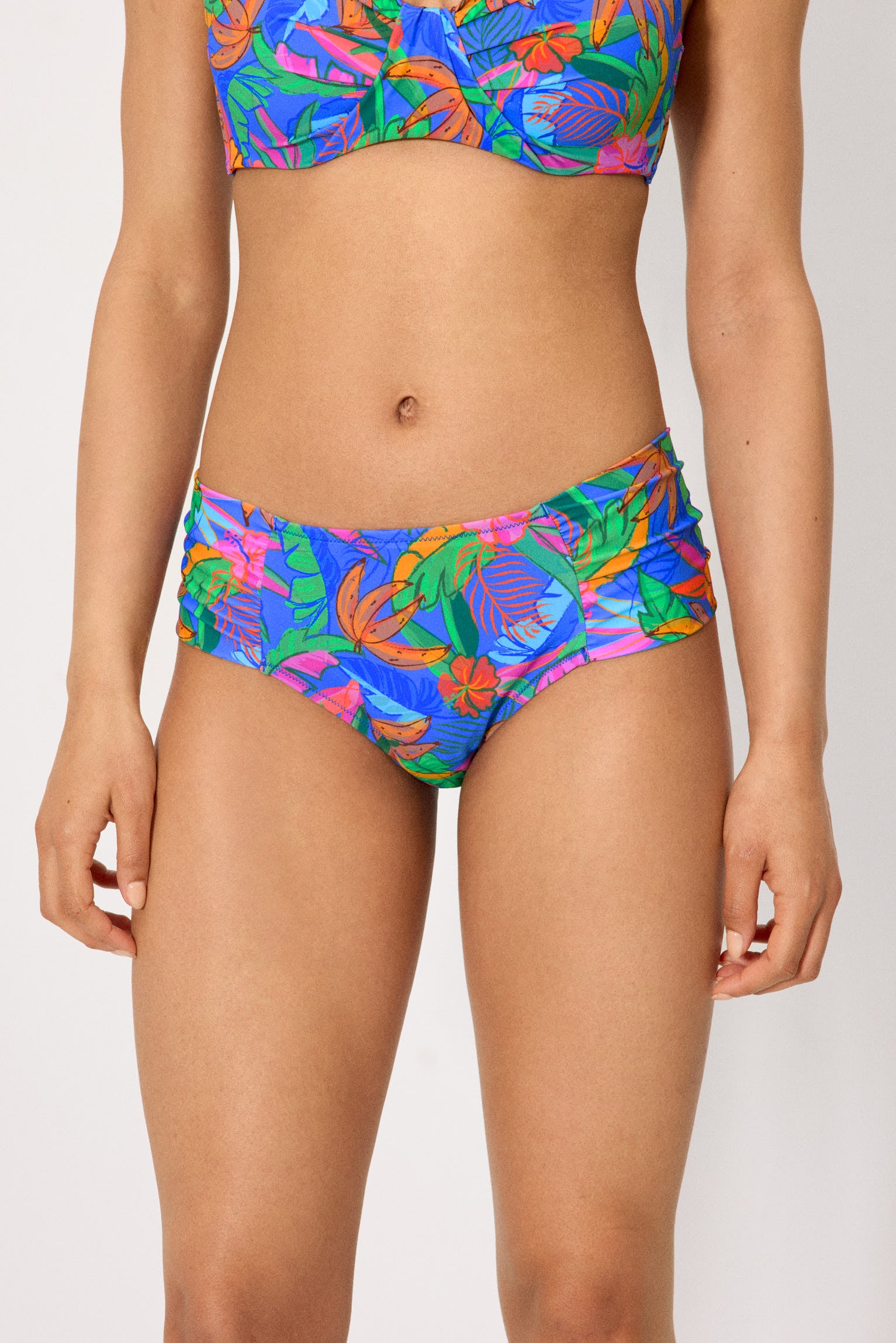 Braga bikini moldeadora midi estampado tropical