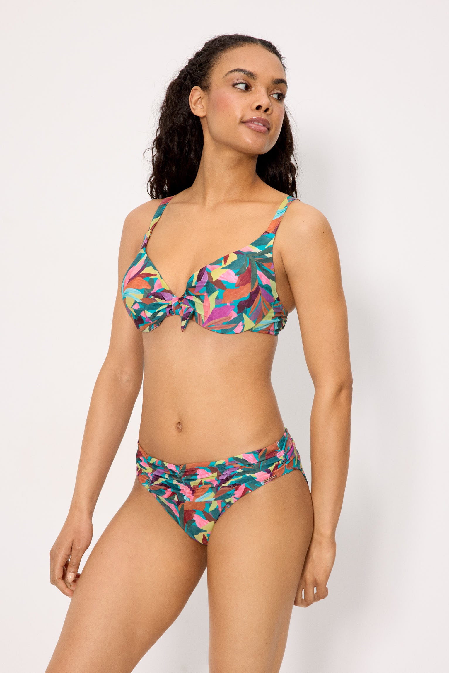 Braga bikini moldeadora midi hojas