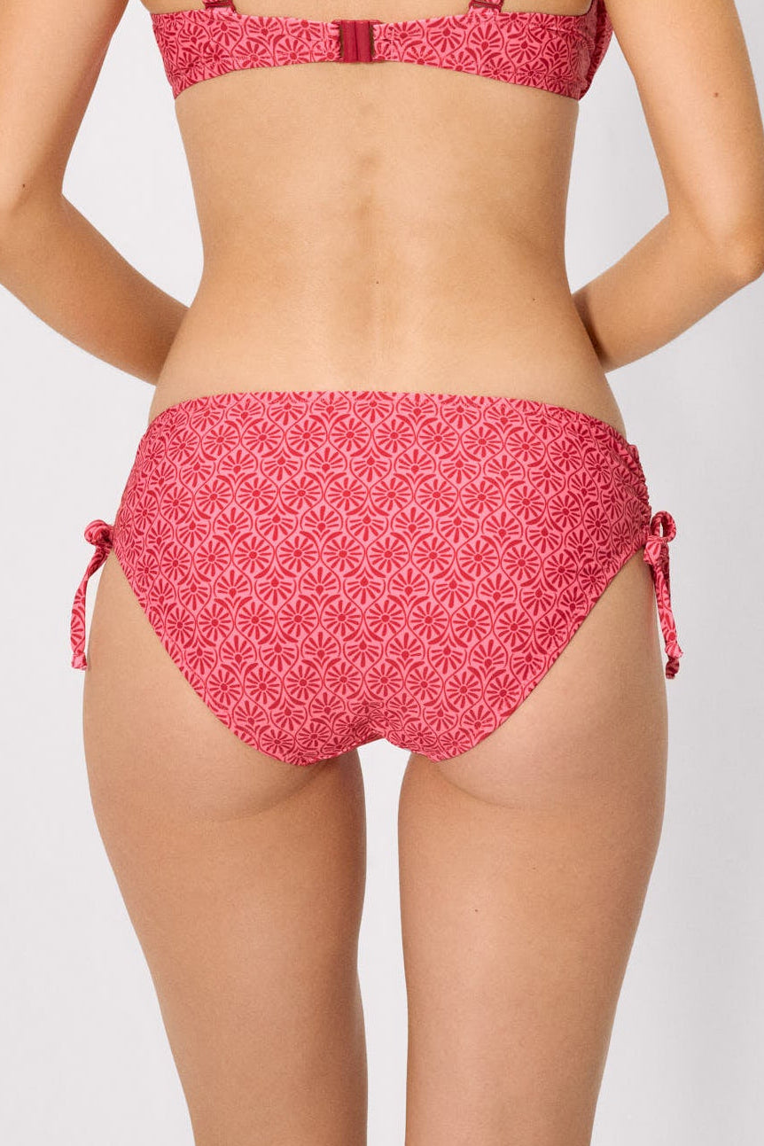 Braga bikini moldeadora midi flores rosa y rojo