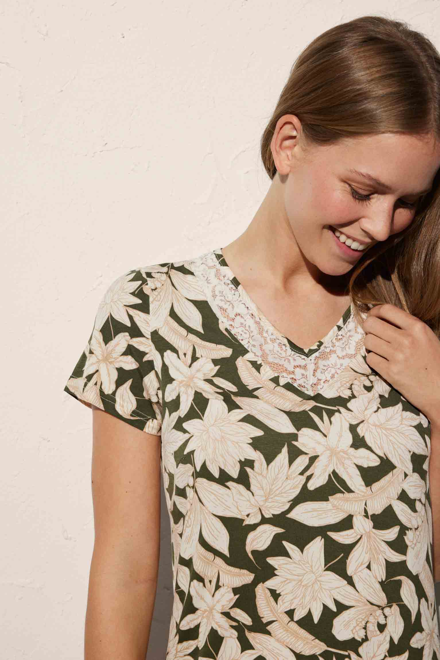 Vestido de playa corto estampado floral con cuello de encaje - Ysabel Mora