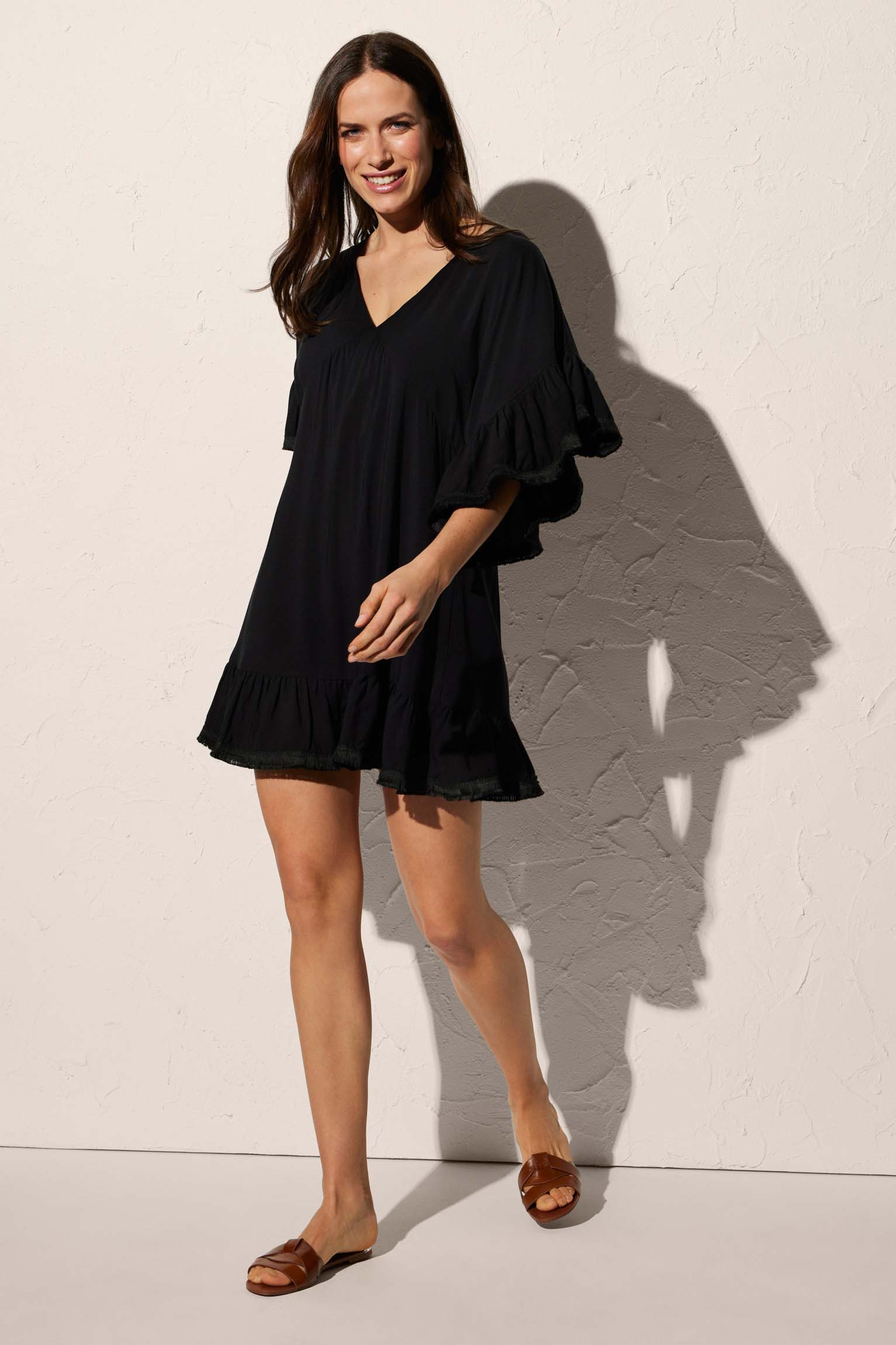 Vestido de playa corto de media manga en negro liso - Ysabel Mora