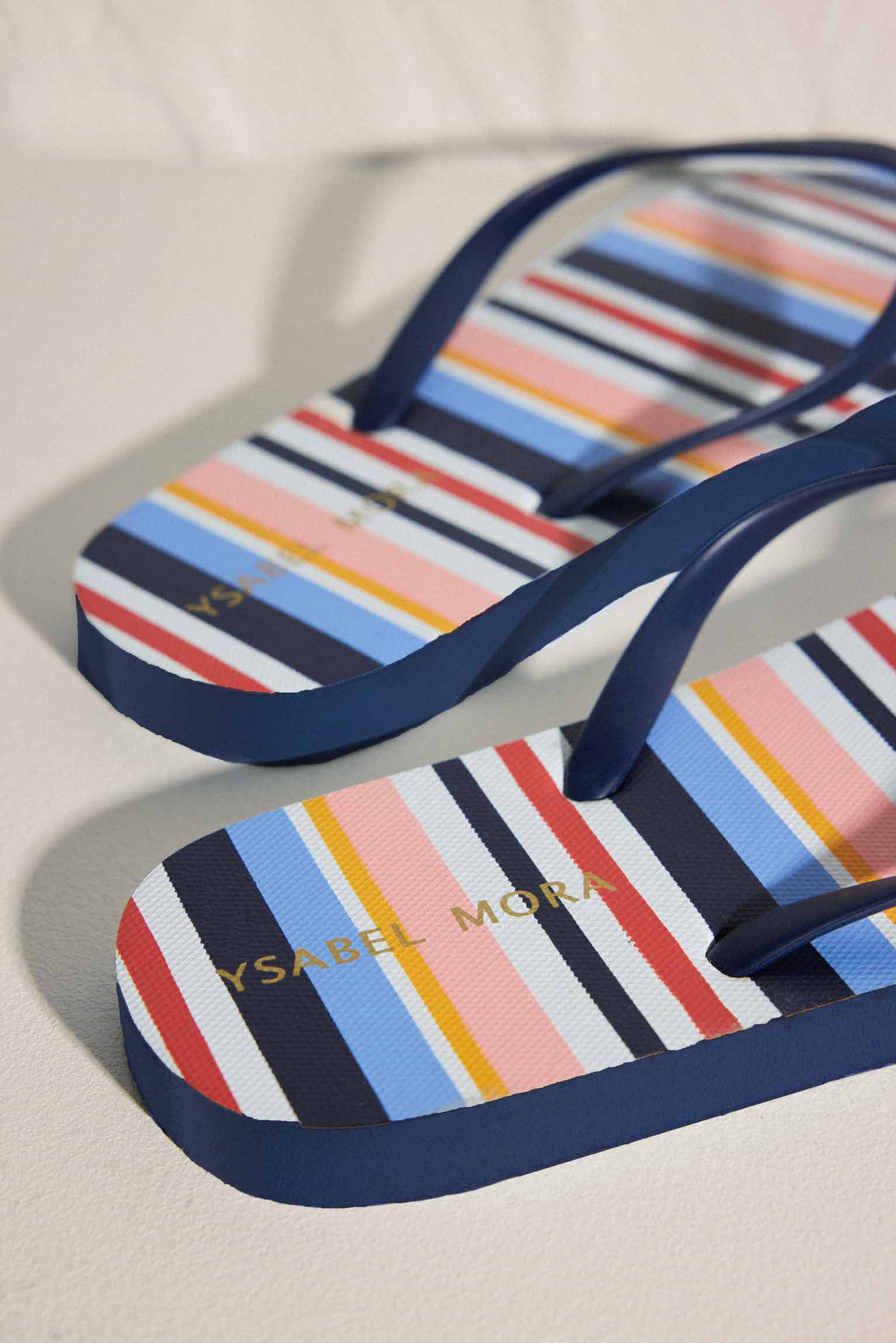 Chanclas de playa planas a rayas multicolor para mujer - Ysabel Mora