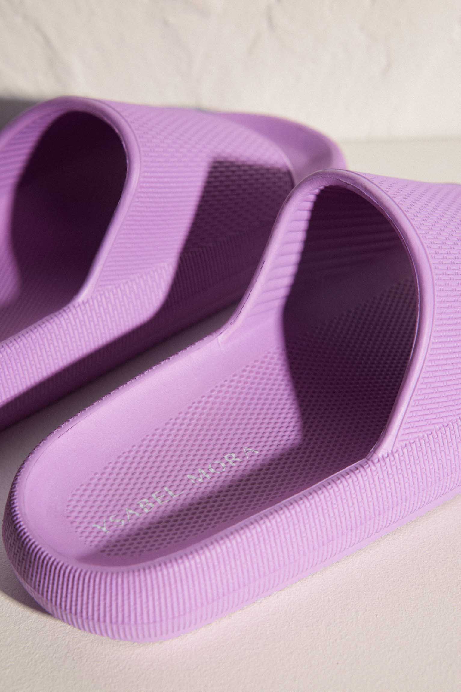 Chanclas de playa antideslizantes ligeras extra comfort lila - Ysabel Mora