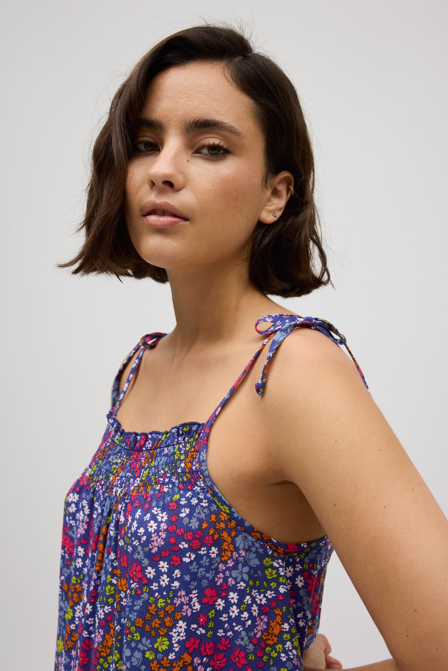 Vestido corto tirantes anudados estampado floral - Ysabel Mora